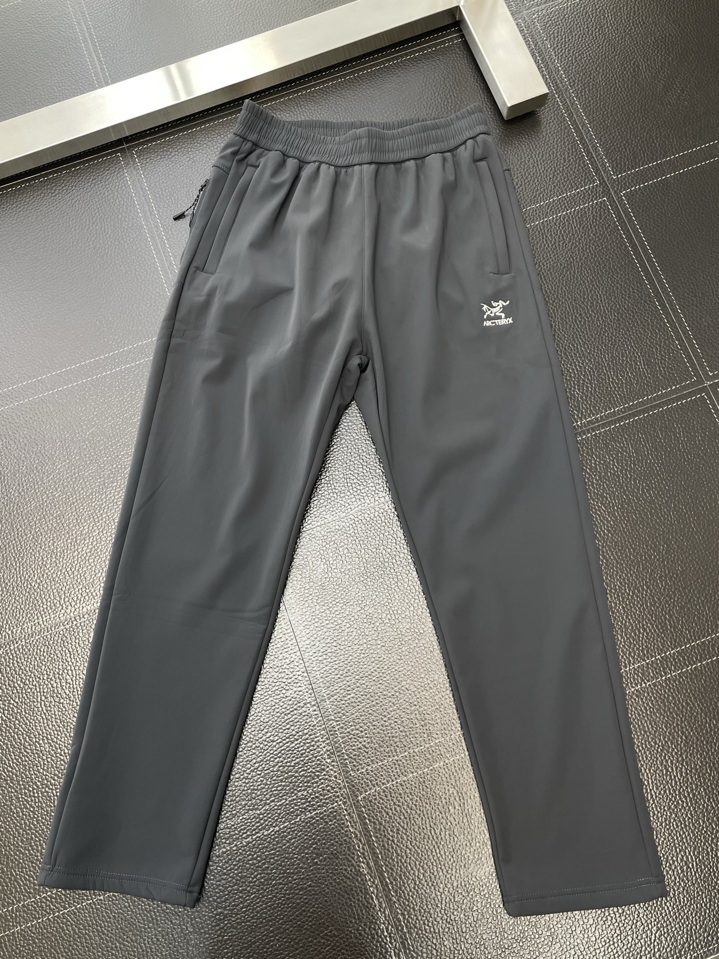 。Arc’teryx始祖鸟💥砸锅卖铁都要上的新款新款 休闲加绒裤 高端版本！专柜定制面料 透气舒适度高，