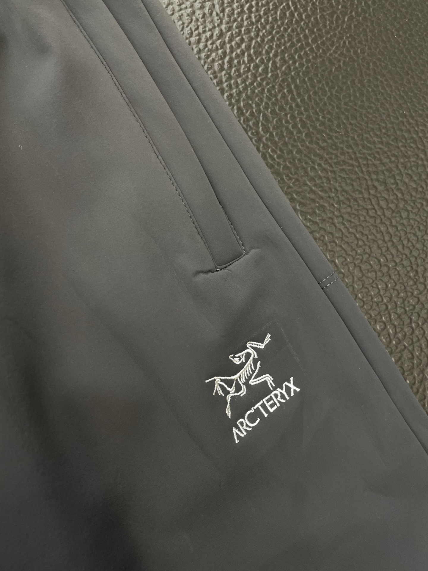 。Arc’teryx始祖鸟💥砸锅卖铁都要上的新款新款 休闲加绒裤 高端版本！专柜定制面料 透气舒适度高，