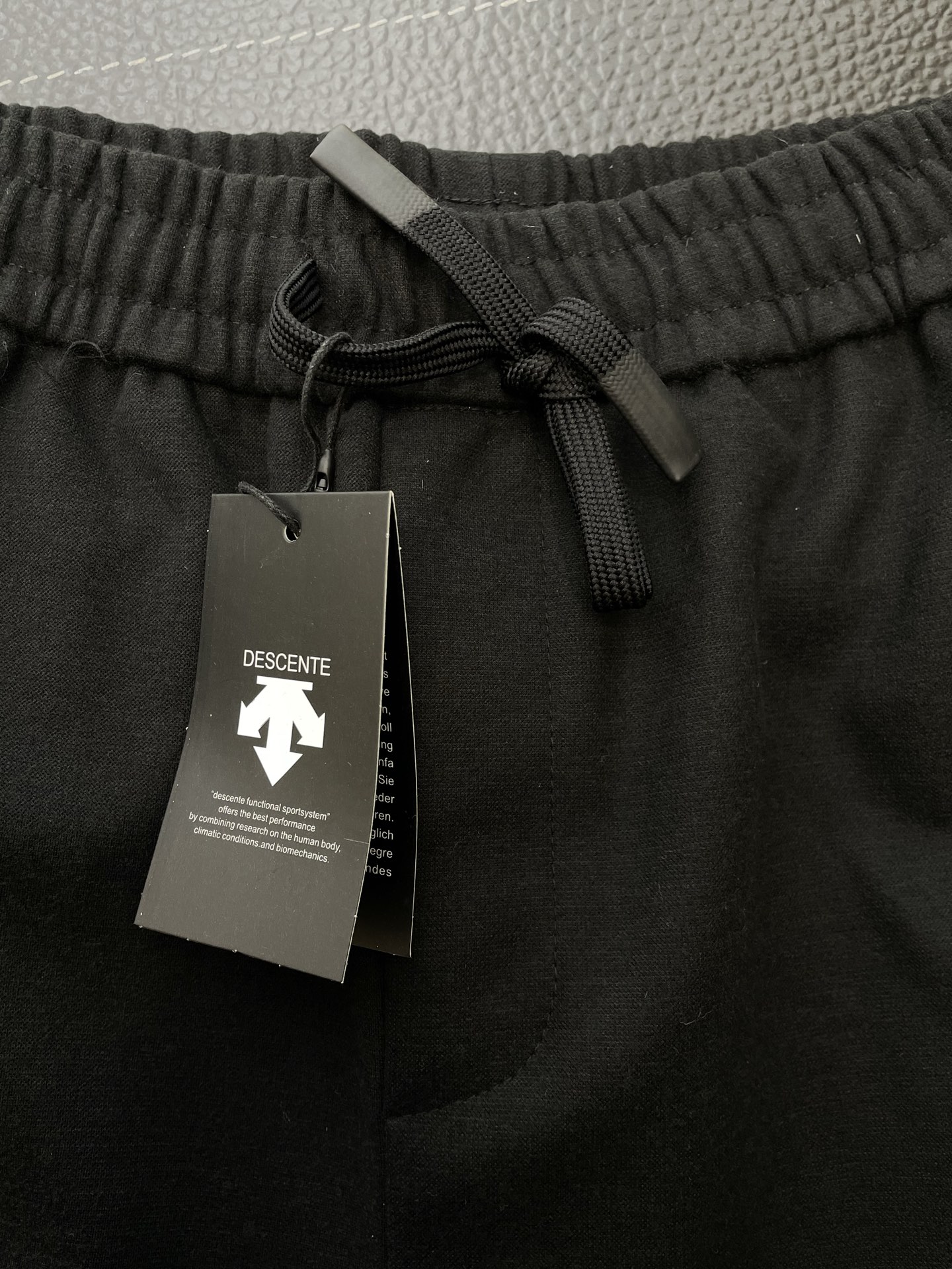 。DESCENTE迪桑特💥砸锅卖铁都要上的新款新款 休闲裤 高端版本！专柜定制面料 透气舒适度高，细节无