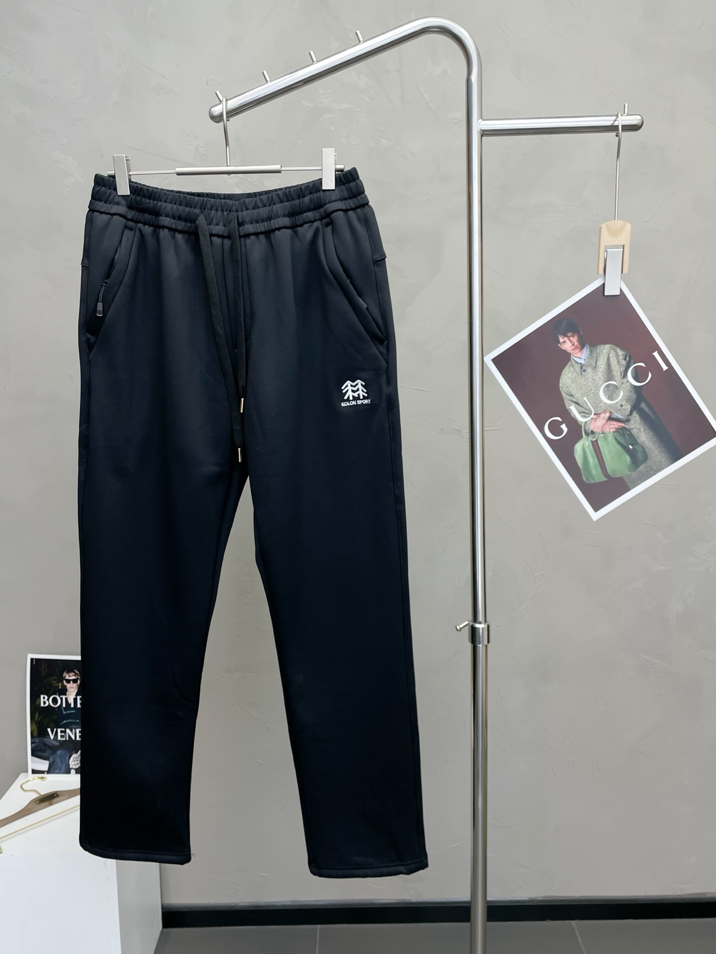 NO:661289,.KOLON SPORTS exclusively offers new casual fleece pants, high-end version!  Custom-made fabrics at the counter are highly breathable and comfortable, with impeccable details and brand element design concepts, reflecting high quality. It feels delicate and soft!  It presents a casual cut and the upper body shape is awesome!  Size: M-4XL,, 19860909.KOLON SPORTS独家专供新款 休闲加绒裤 高端版本！专柜定制面料 透气舒适度高,细节无可挑剔,品牌元素设计理念,体现高品质.手感细腻柔软！呈现休闲裁剪,上身版型超赞！码数: M-4XL,, ,Men's clothing