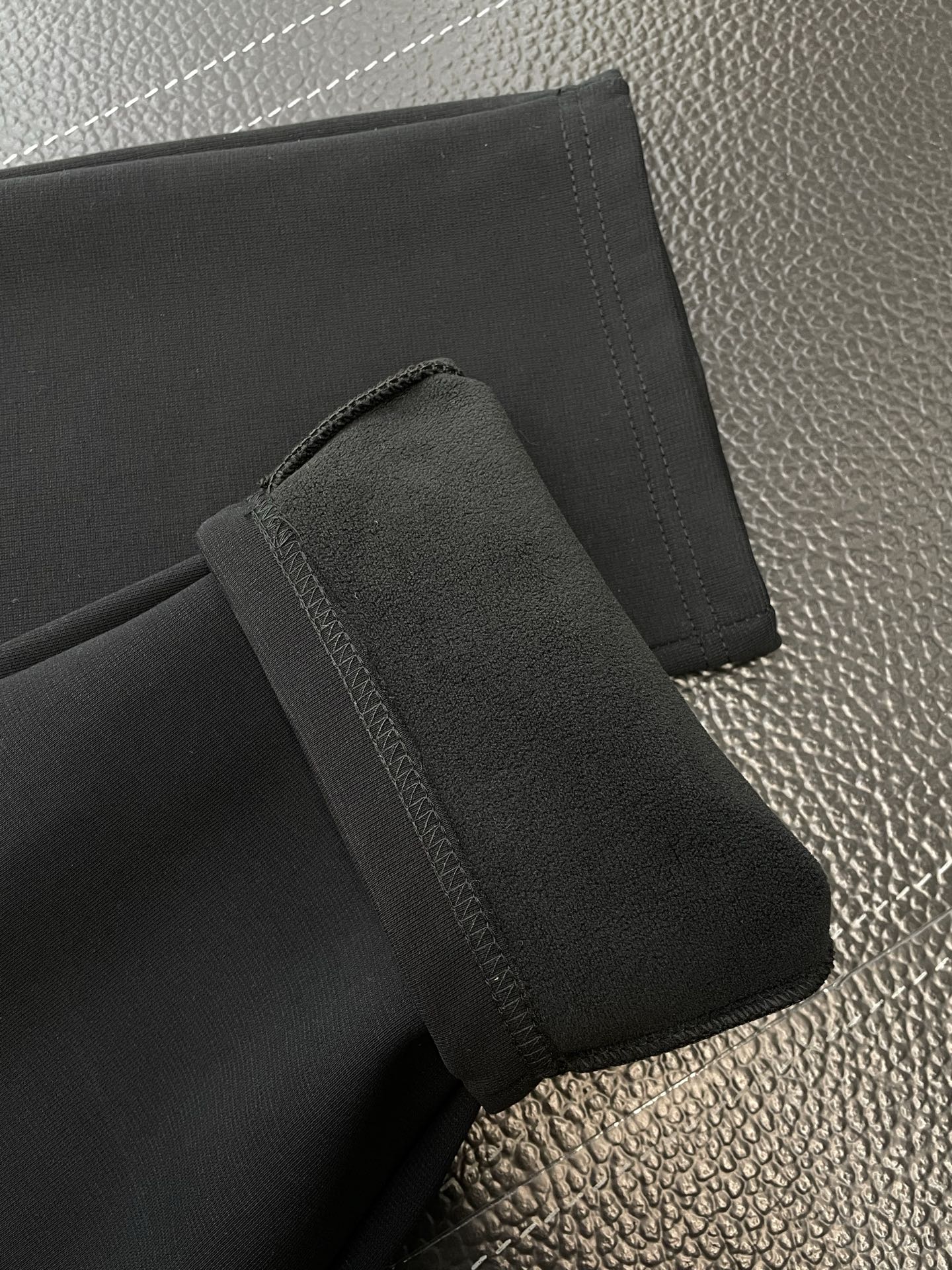 。Louis Vuitton路易威登💥砸锅卖铁都要上的新款新款 休闲加绒裤 高端版本！专柜定制面料 透气