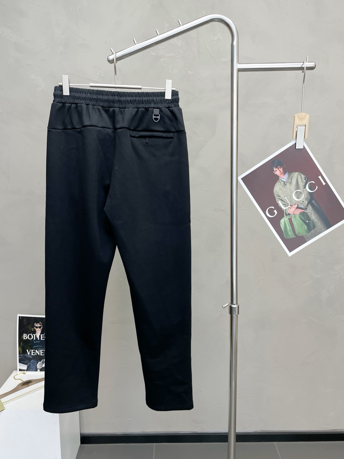 。Prada普拉达💥砸锅卖铁都要上的新款新款 休闲加绒裤 高端版本！专柜定制面料 透气舒适度高，细节无可