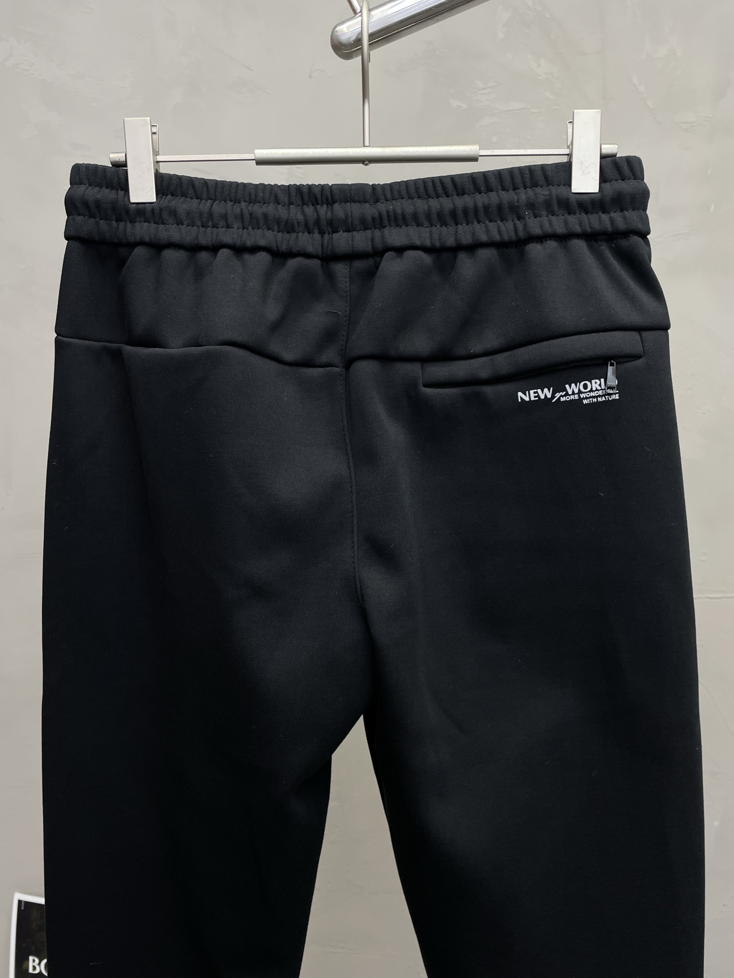 。Moncler蒙口💥砸锅卖铁都要上的新款新款 休闲加绒裤 高端版本！专柜定制面料 透气舒适度高，细节无