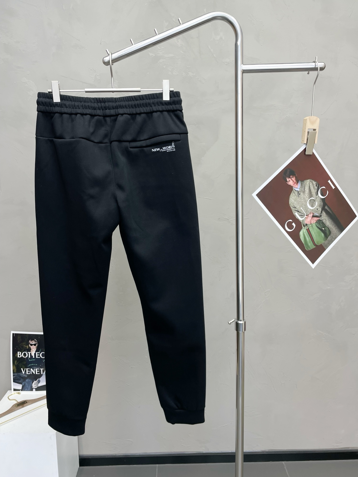 。Moncler蒙口💥砸锅卖铁都要上的新款新款 休闲加绒裤 高端版本！专柜定制面料 透气舒适度高，细节无