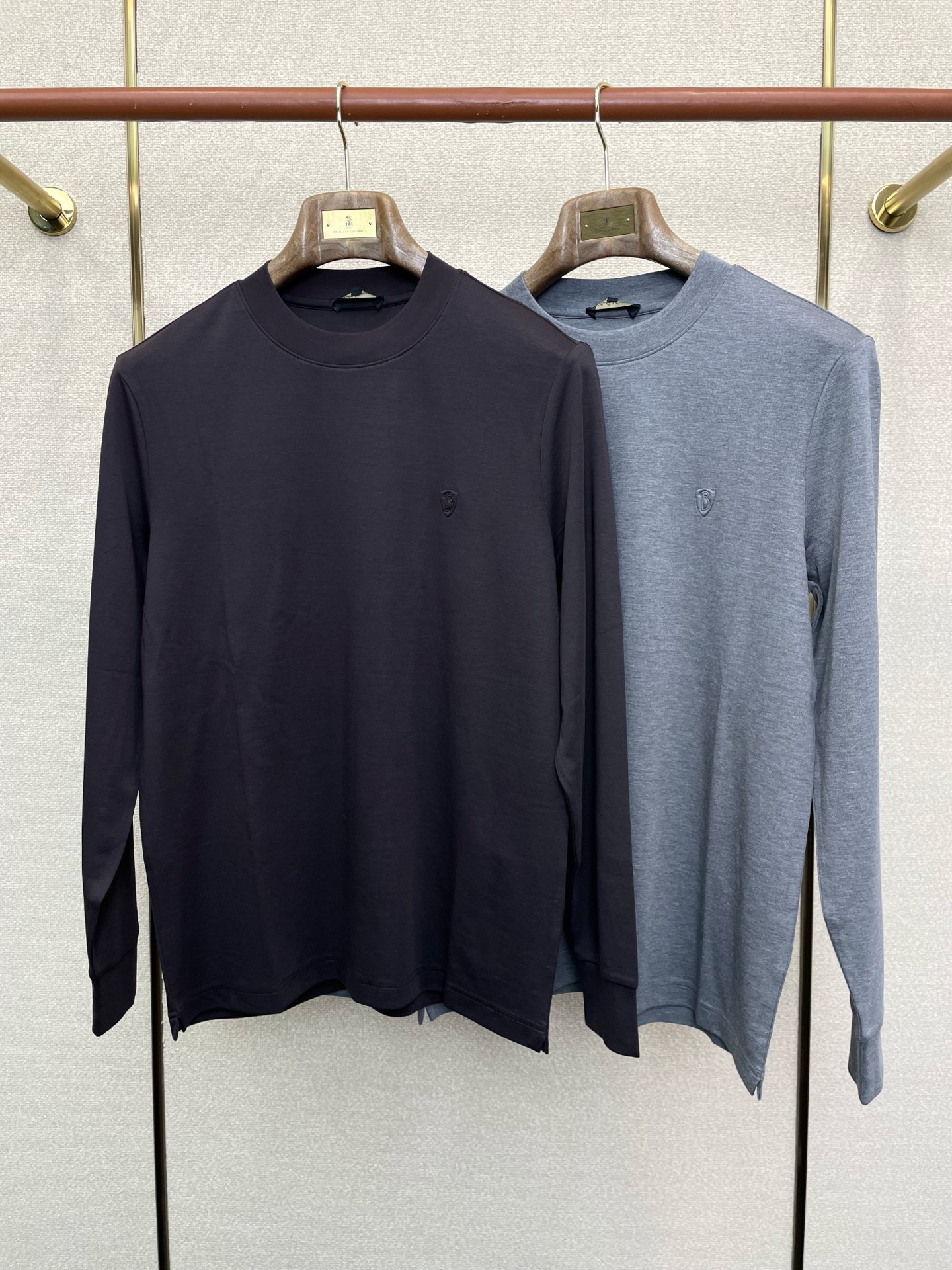 NO:656898,.Burberry exclusively supplies new original men's casual long sleeves. High-end customization. High-end version. Fashionable and versatile imported fabrics. Super soft and delicate feel. Skin-friendly and comfortable to wear. High-end boutique. The upper body is exquisitely made by the factory. A must-have item for men. Three complete standards. Size M-3XL,,burberry,burberry,alexander wang19860909.Burberry巴宝莉独家专供新款原单男士休闲长袖 高端定制 高端版本 时尚百搭爆款进口面料 手感超柔软细腻 穿着亲肤舒适 高端精品 代工厂精细做上身非常赞 男士必备单品 三标齐全 码数M-3XL,,burberry,burberry,alexander wang,Men's clothing