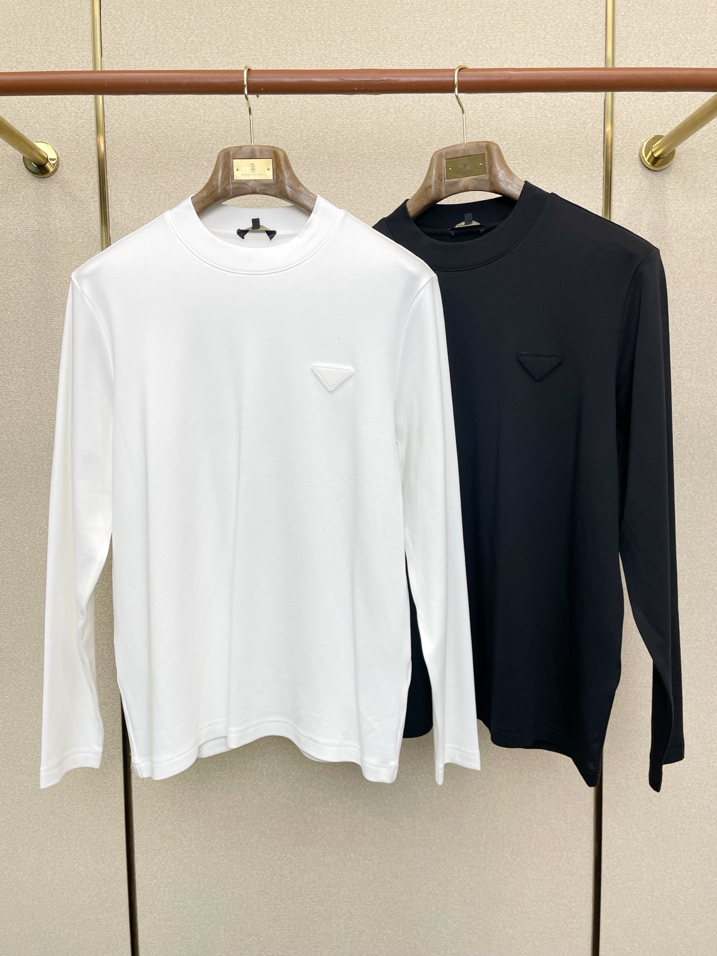 。Prada普拉达💥砸锅卖铁都要上的新款新款原单男士休闲长袖 高端定制 高端版本 时尚百搭爆款⚠️⚠️✨