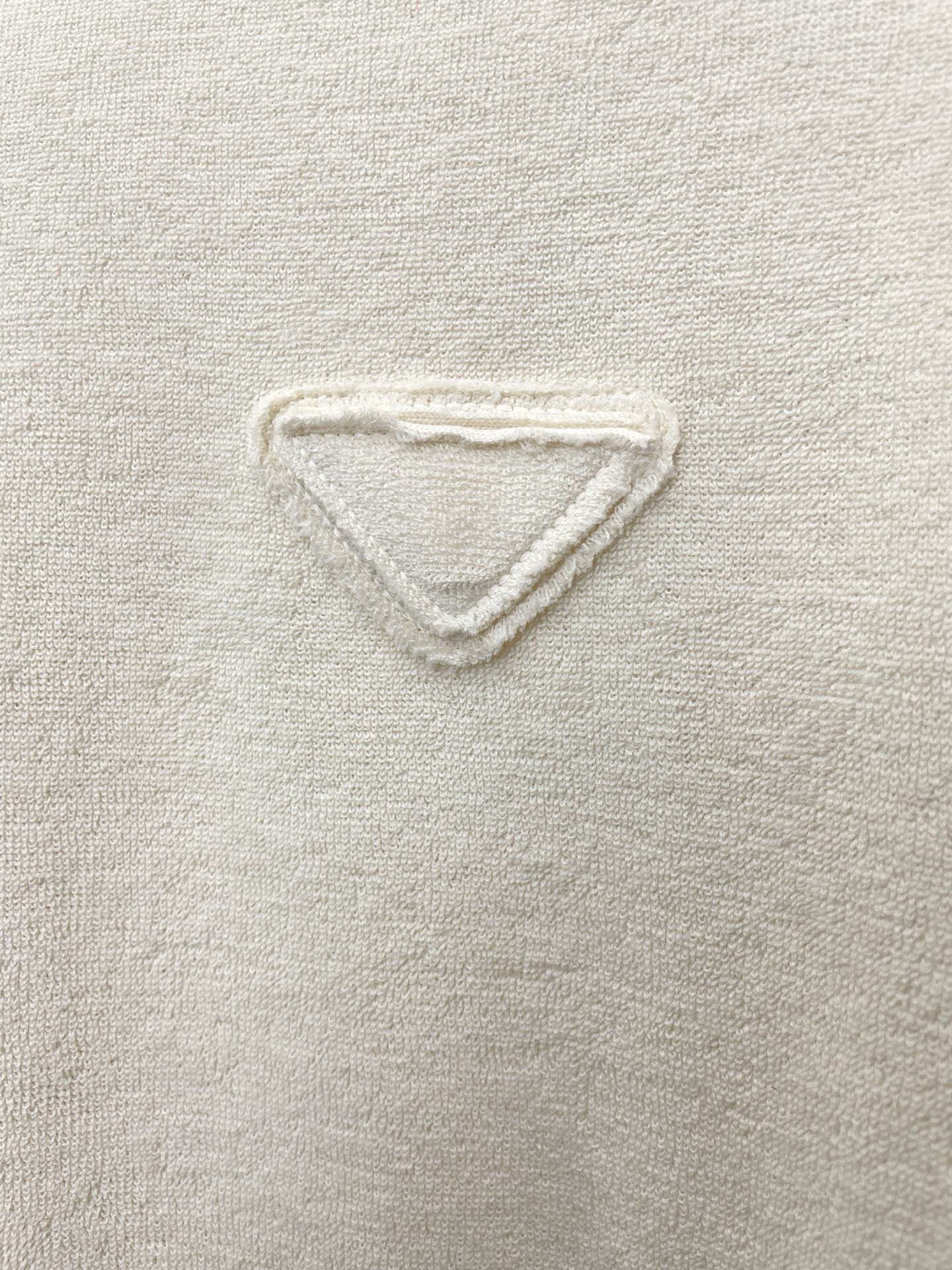 。Prada普拉达💥砸锅卖铁都要上的新款新款原单男士休闲长袖 高端定制 高端版本 时尚百搭爆款⚠️⚠️✨