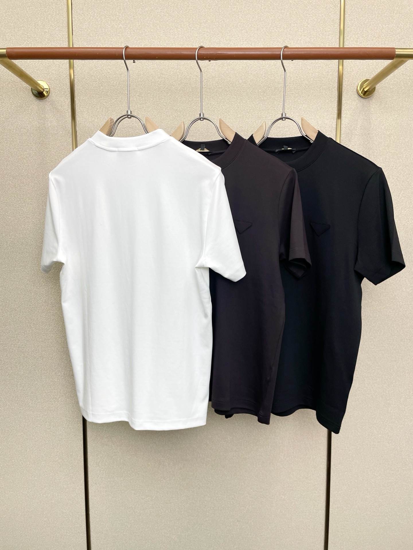 。Prada普拉达💥砸锅卖铁都要上的新款新款原单男士休闲短袖 高端定制 高端版本 时尚百搭爆款⚠️⚠️✨