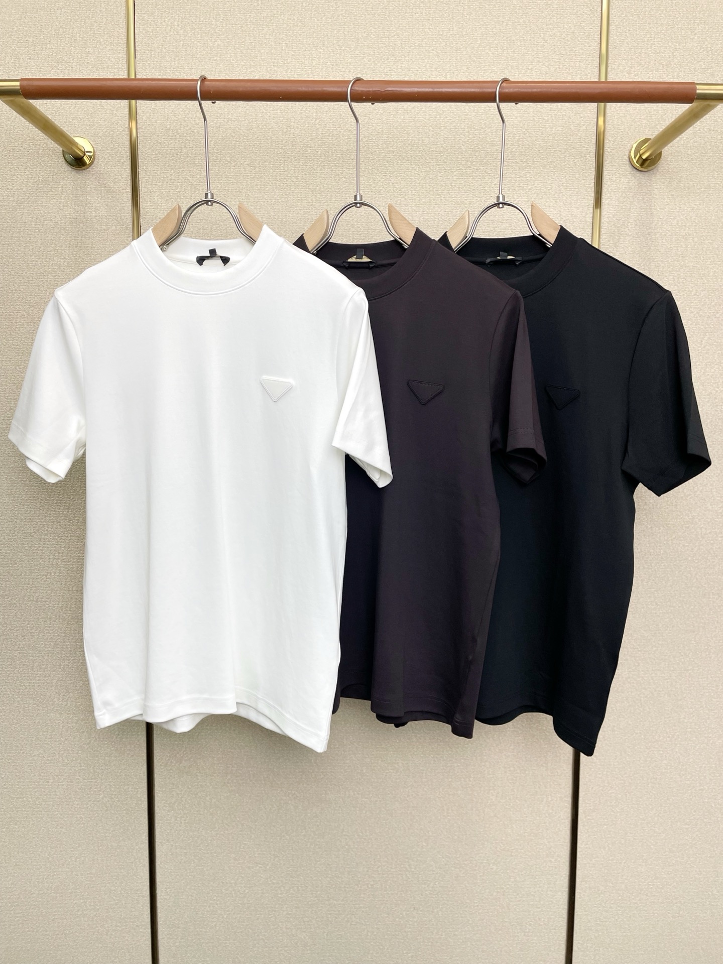 。Prada普拉达💥砸锅卖铁都要上的新款新款原单男士休闲短袖 高端定制 高端版本 时尚百搭爆款⚠️⚠️✨