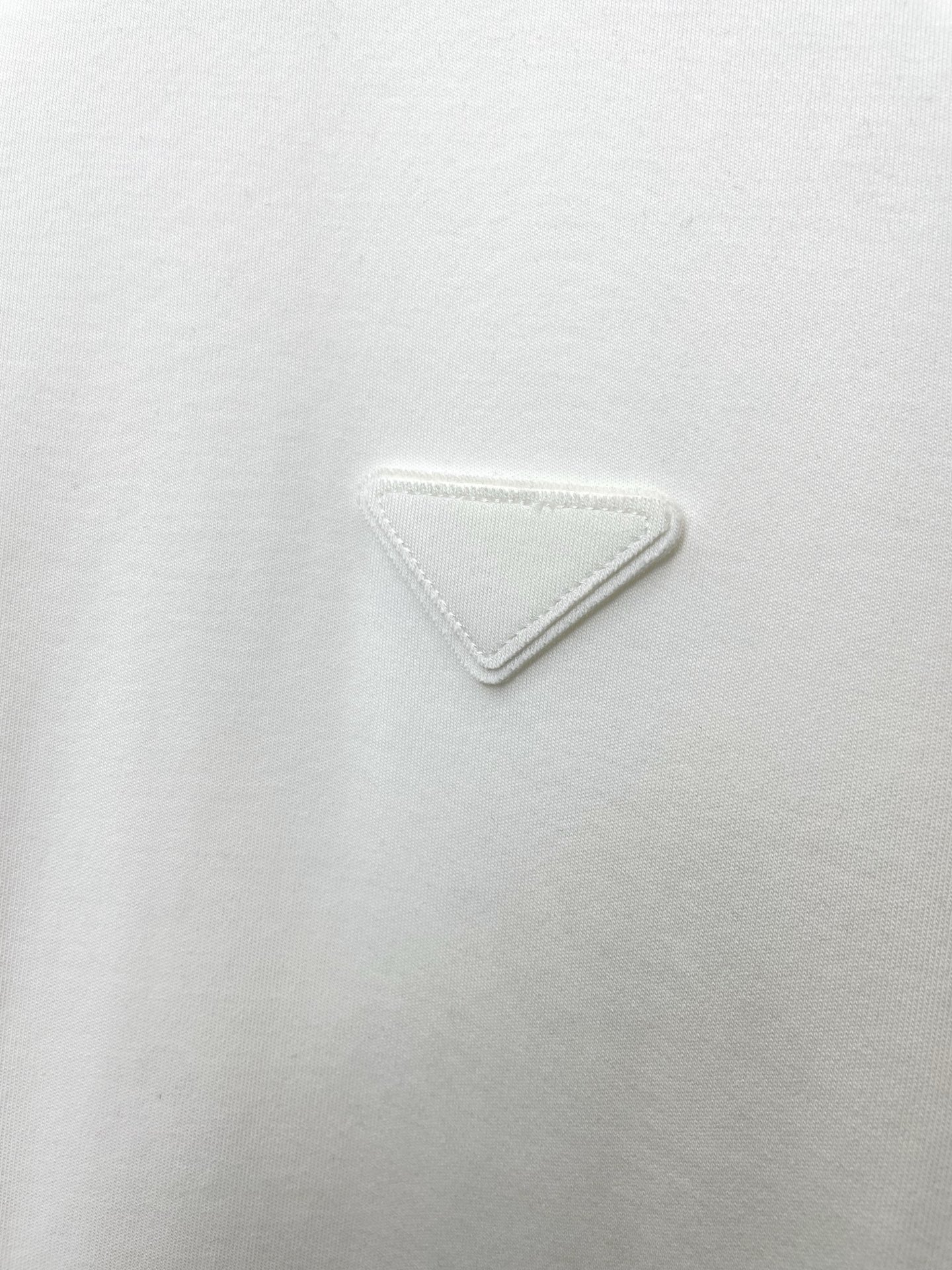 。Prada普拉达💥砸锅卖铁都要上的新款新款原单男士休闲短袖 高端定制 高端版本 时尚百搭爆款⚠️⚠️✨