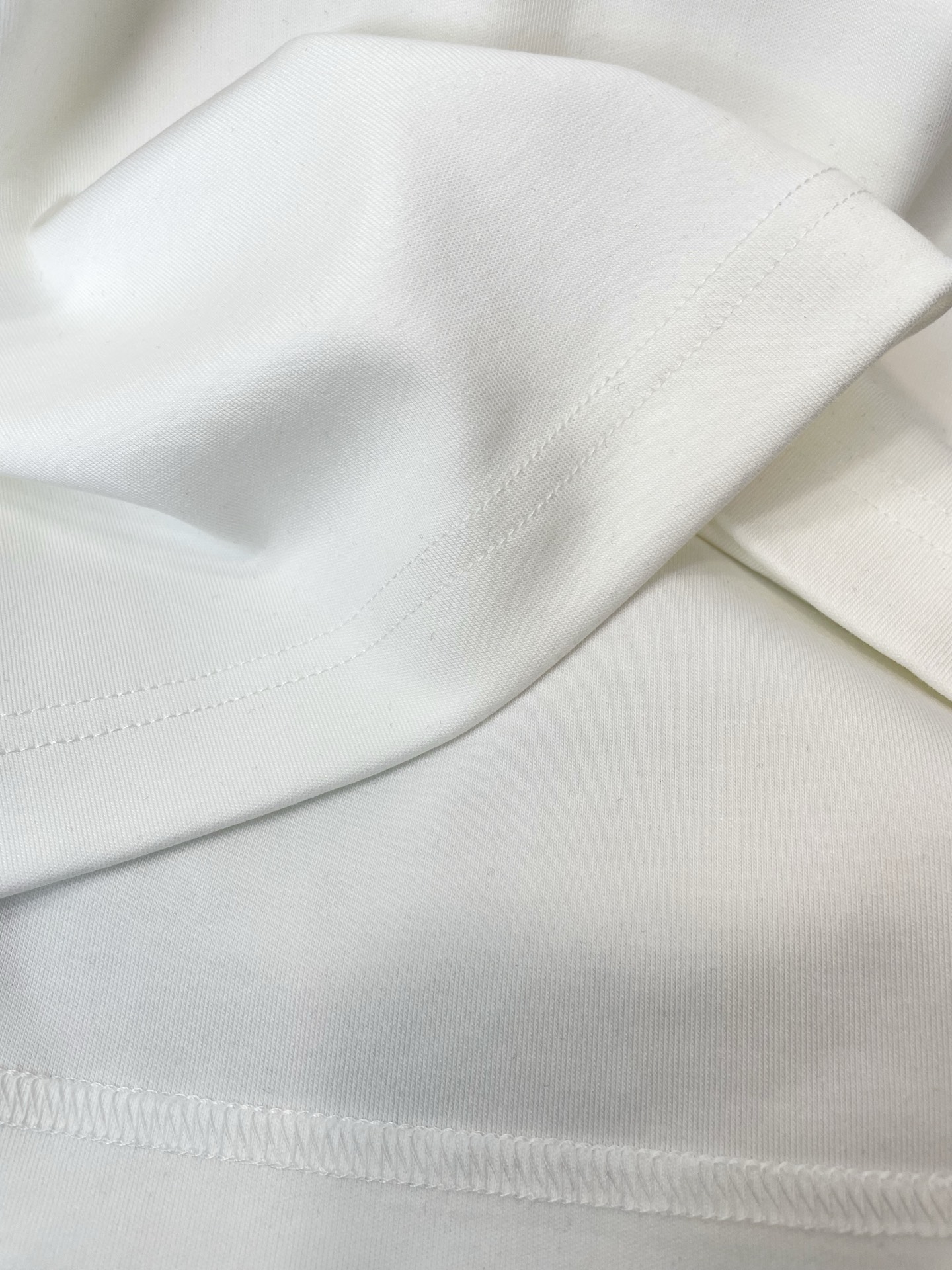 。Prada普拉达💥砸锅卖铁都要上的新款新款原单男士休闲短袖 高端定制 高端版本 时尚百搭爆款⚠️⚠️✨