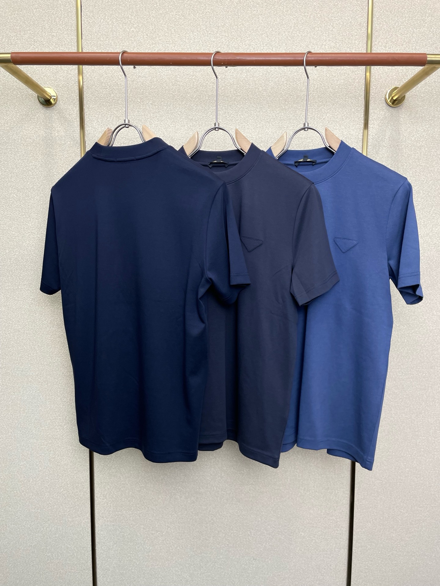 。Prada普拉达💥砸锅卖铁都要上的新款新款原单男士休闲短袖 高端定制 高端版本 时尚百搭爆款⚠️⚠️✨