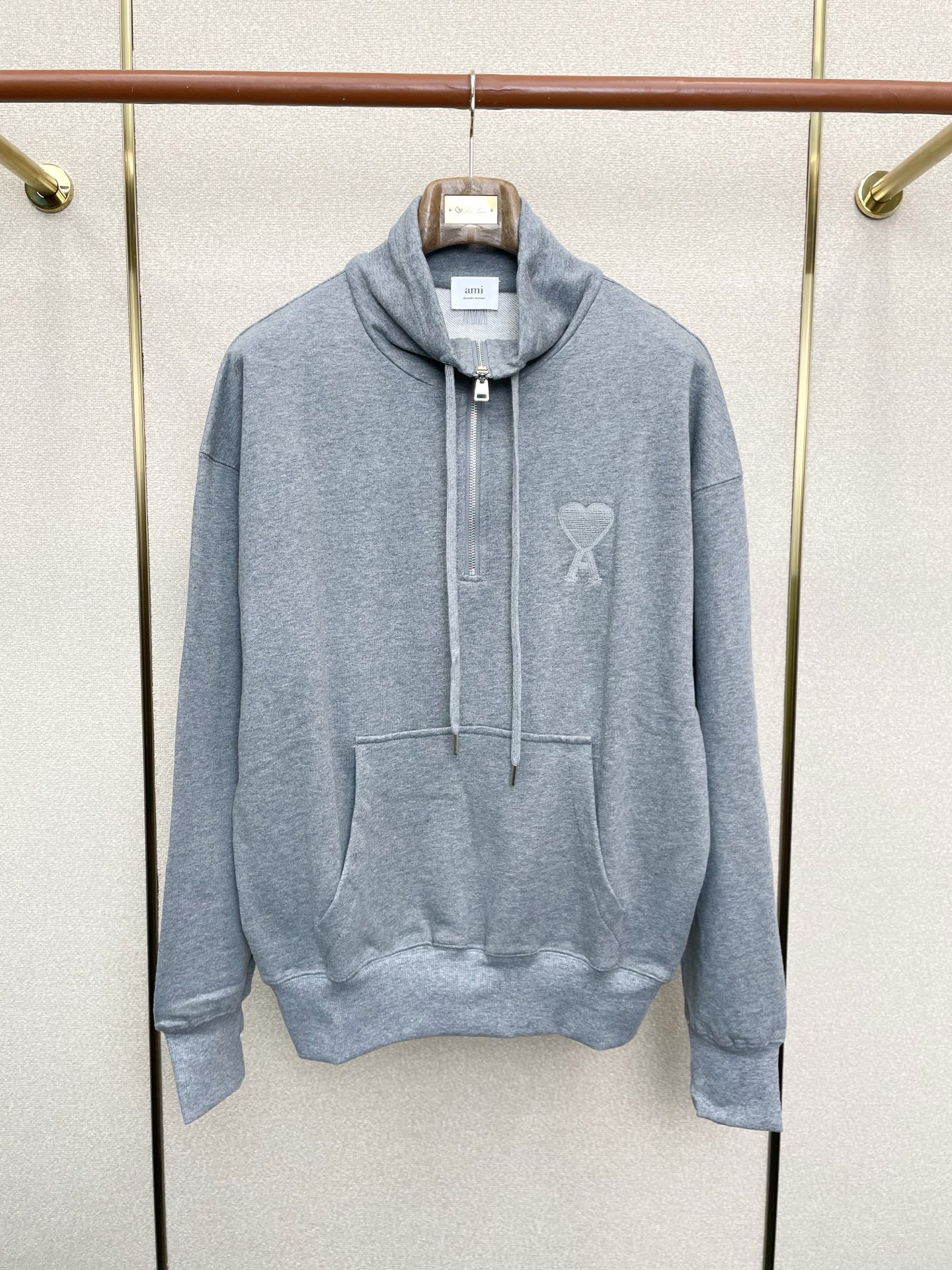 。AMI艾米💥砸锅卖铁都要上的新款最新时尚立领半拉链卫衣 经典设计与颜值爆棚的外套 品质更是无法挑剔品控