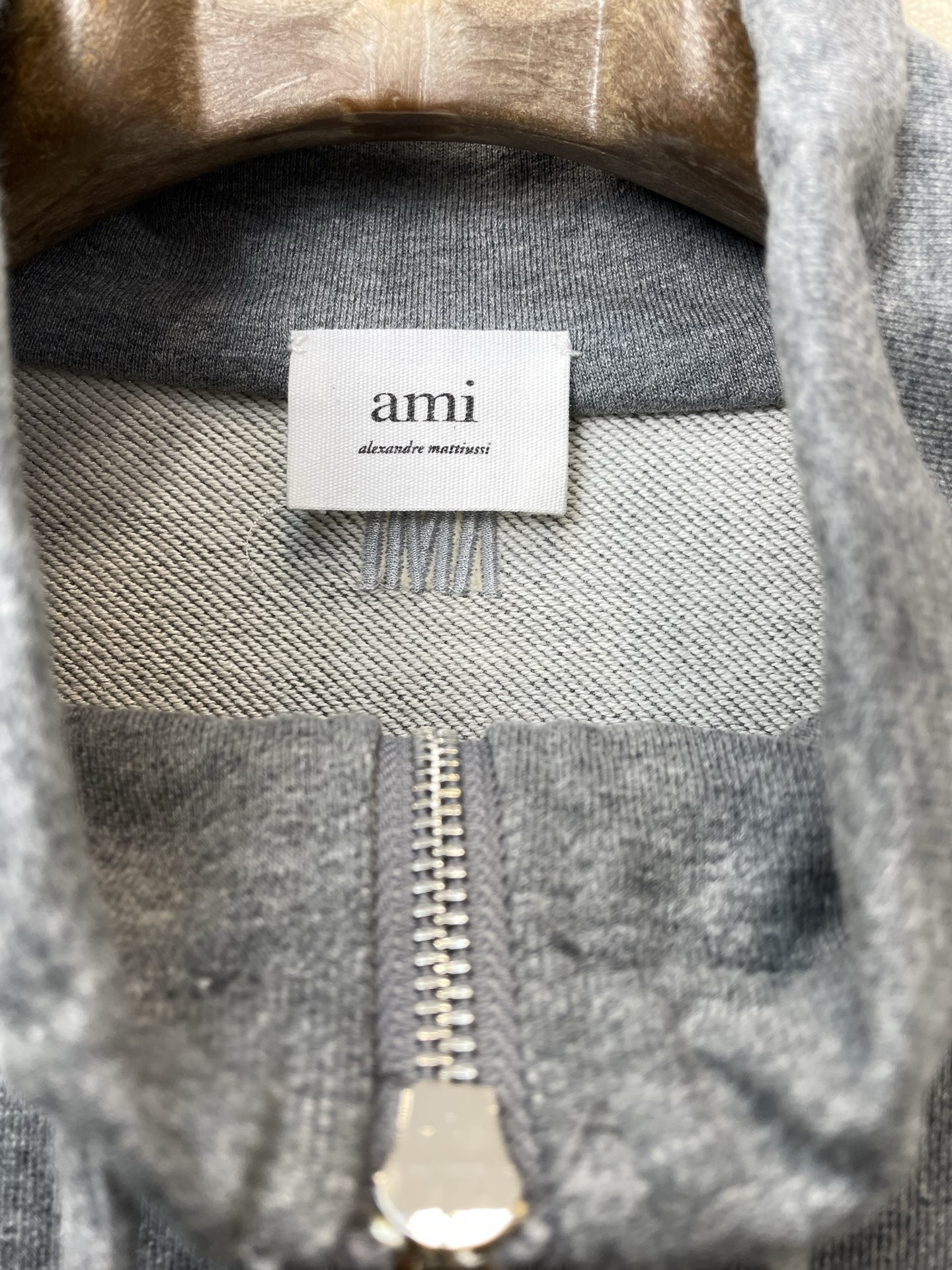 。AMI艾米💥砸锅卖铁都要上的新款最新时尚立领半拉链卫衣 经典设计与颜值爆棚的外套 品质更是无法挑剔品控