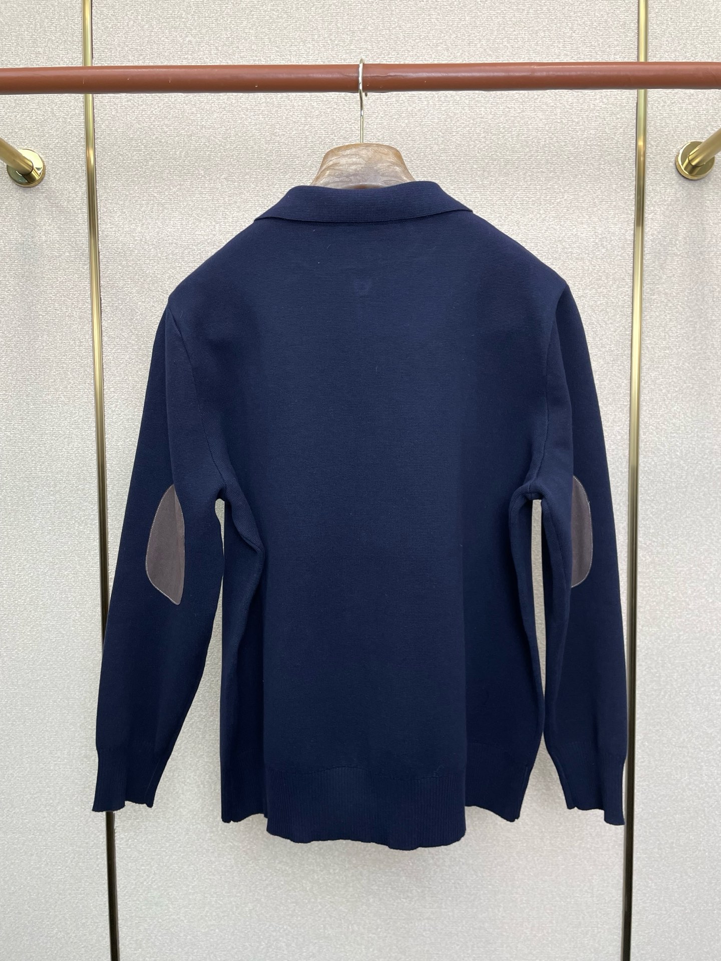 。Miumiu谬谬💥砸锅卖铁都要上的新款新款开衫外套 翻领皮革徽标拉链羊毛开衫外套 贸易公司渠道稀出，降