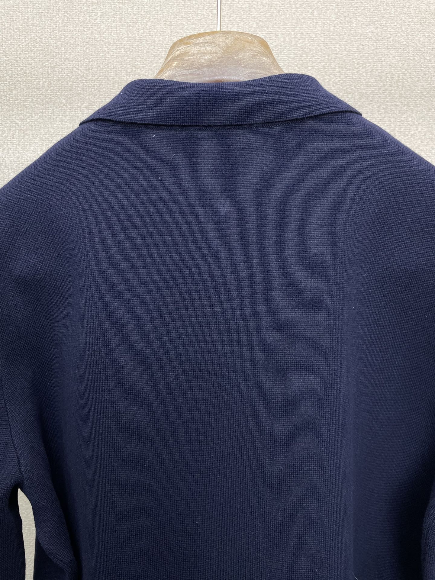 。Miumiu谬谬💥砸锅卖铁都要上的新款新款开衫外套 翻领皮革徽标拉链羊毛开衫外套 贸易公司渠道稀出，降