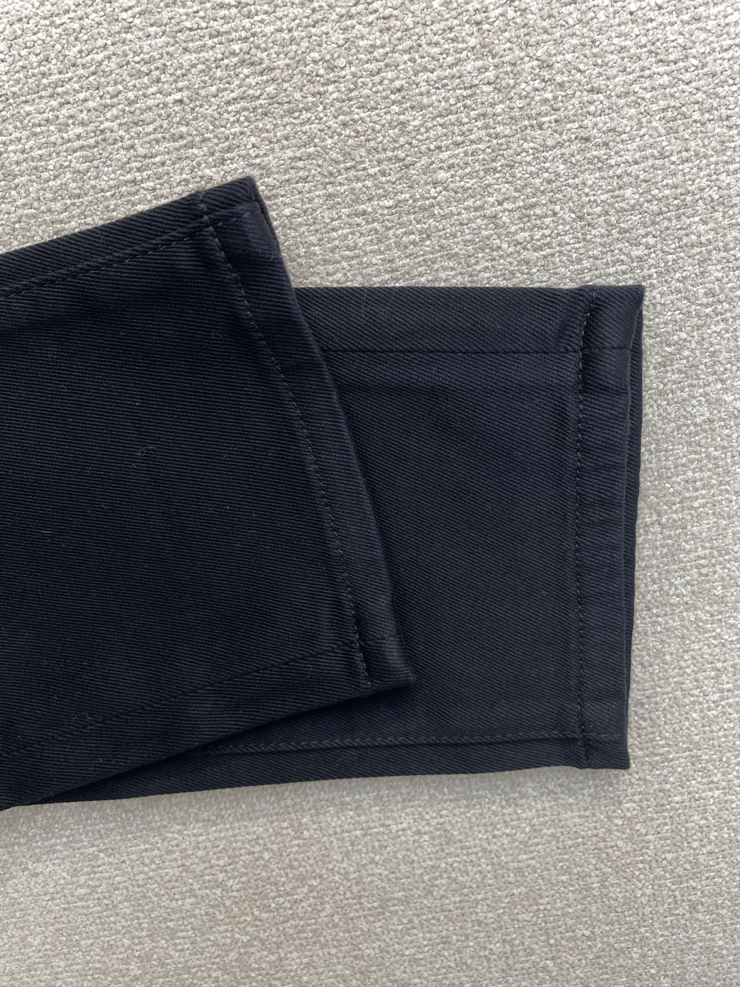 。FENDI芬迪💥砸锅卖铁都要上的新款新款休闲牛仔裤👖高端版本！专柜定制面料 透气舒适度高，细节无可挑剔