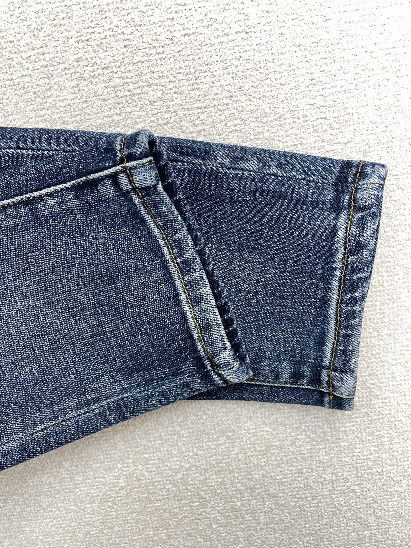 。Dior迪奥💥砸锅卖铁都要上的新款新款休闲牛仔裤👖高端版本！专柜定制面料 透气舒适度高，细节无可挑剔，