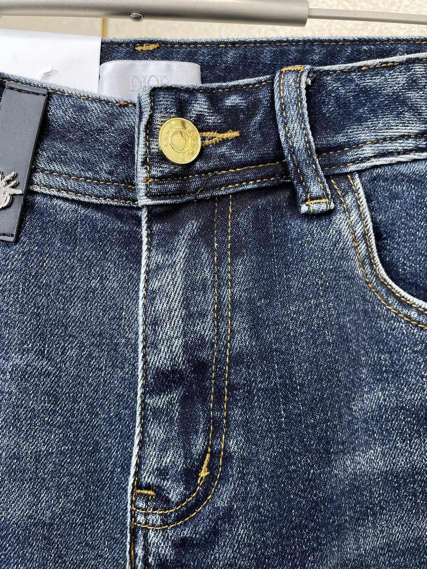 。Dior迪奥💥砸锅卖铁都要上的新款新款休闲牛仔裤👖高端版本！专柜定制面料 透气舒适度高，细节无可挑剔，