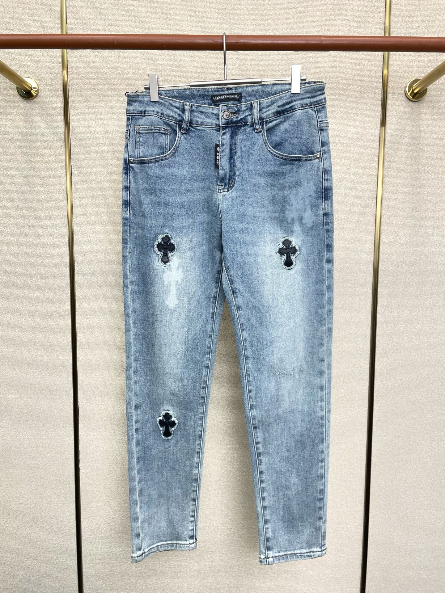 NO:661303,.Chrome hearts Chrome hearts are exclusive to high-end versions of new casual jeans!  Custom-made fabrics at the counter are highly breathable and comfortable, with impeccable details and brand element design concepts, reflecting high quality. It feels delicate and soft!  It presents a casual cut and the upper body shape is awesome!  Code number 28-38 (no 35),,chrome hearts,chrome hearts,jeans, 19860909.Chrome hearts克罗心独家专供新款休闲牛仔裤高端版本！专柜定制面料 透气舒适度高,细节无可挑剔,品牌元素设计理念,体现高品质.手感细腻柔软！呈现休闲裁剪,上身版型超赞！码数28-38（无35）,,chrome hearts,chrome hearts,jeans, ,Men's clothing