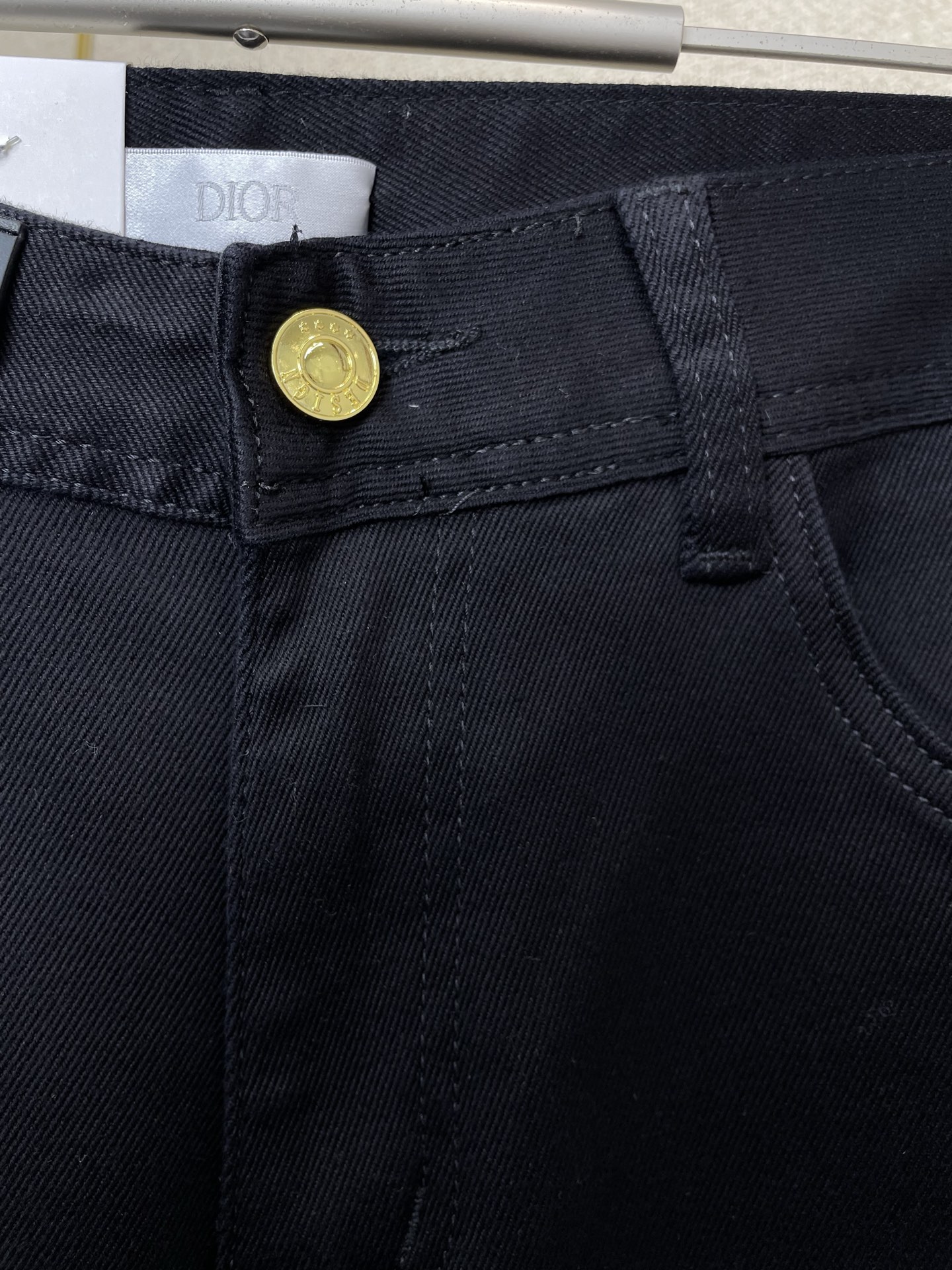 。Dior迪奥💥砸锅卖铁都要上的新款新款休闲牛仔裤👖高端版本！专柜定制面料 透气舒适度高，细节无可挑剔，