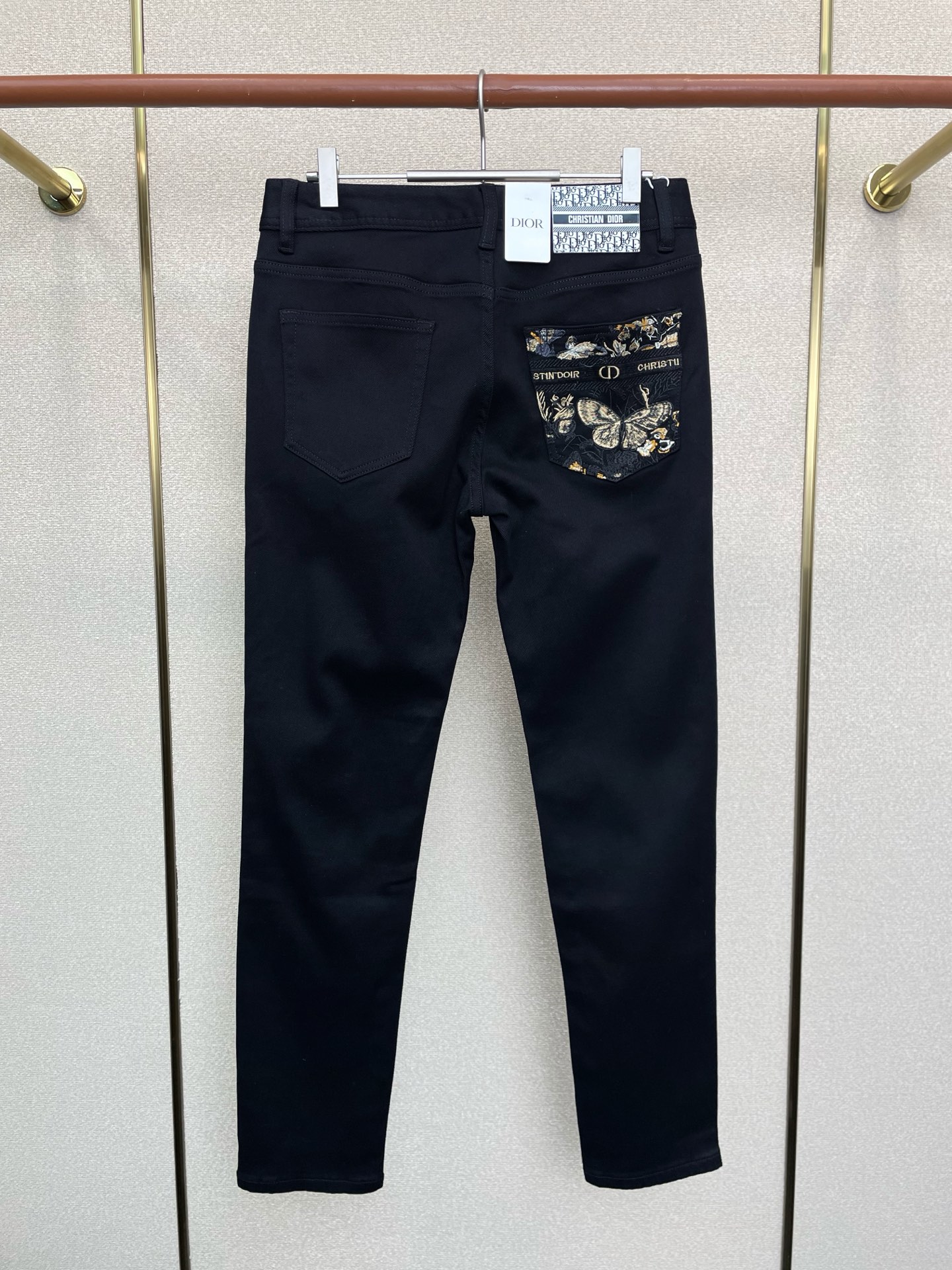 。Dior迪奥💥砸锅卖铁都要上的新款新款休闲牛仔裤👖高端版本！专柜定制面料 透气舒适度高，细节无可挑剔，