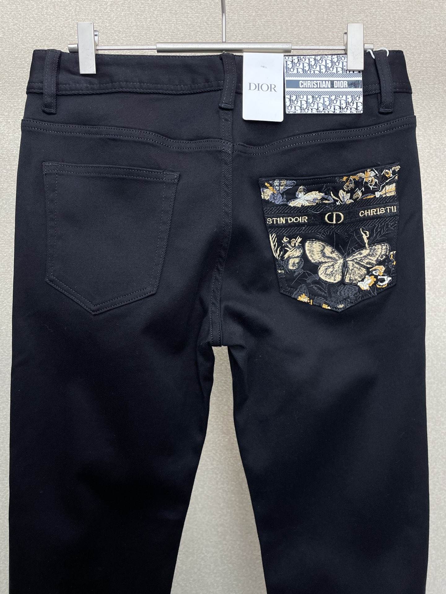 。Dior迪奥💥砸锅卖铁都要上的新款新款休闲牛仔裤👖高端版本！专柜定制面料 透气舒适度高，细节无可挑剔，