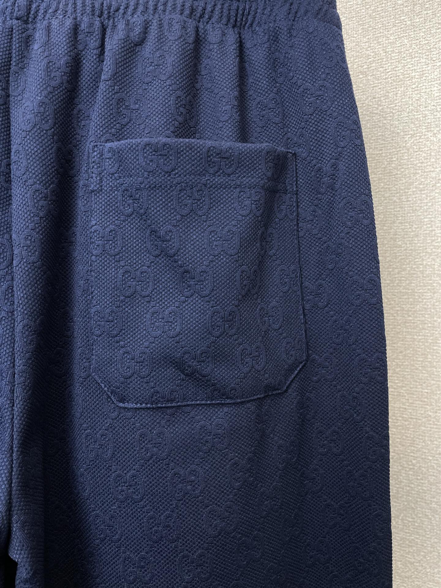 /套。Gucci古驰💥砸锅卖铁都要上的新款新款专柜同款休闲套装，高级感满满！细节精致高档，做工无可挑剔！