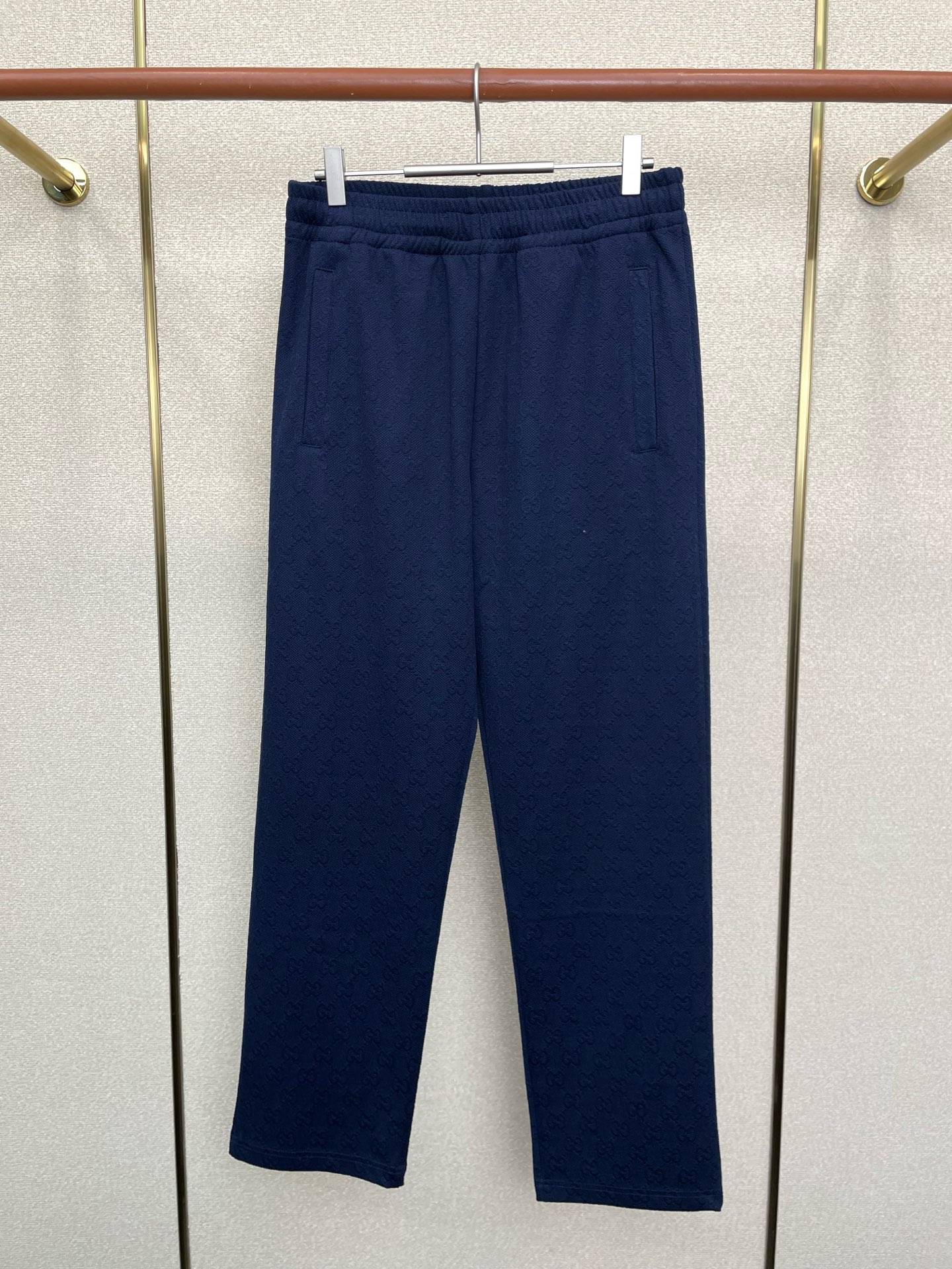 /套。Gucci古驰💥砸锅卖铁都要上的新款新款专柜同款休闲套装，高级感满满！细节精致高档，做工无可挑剔！