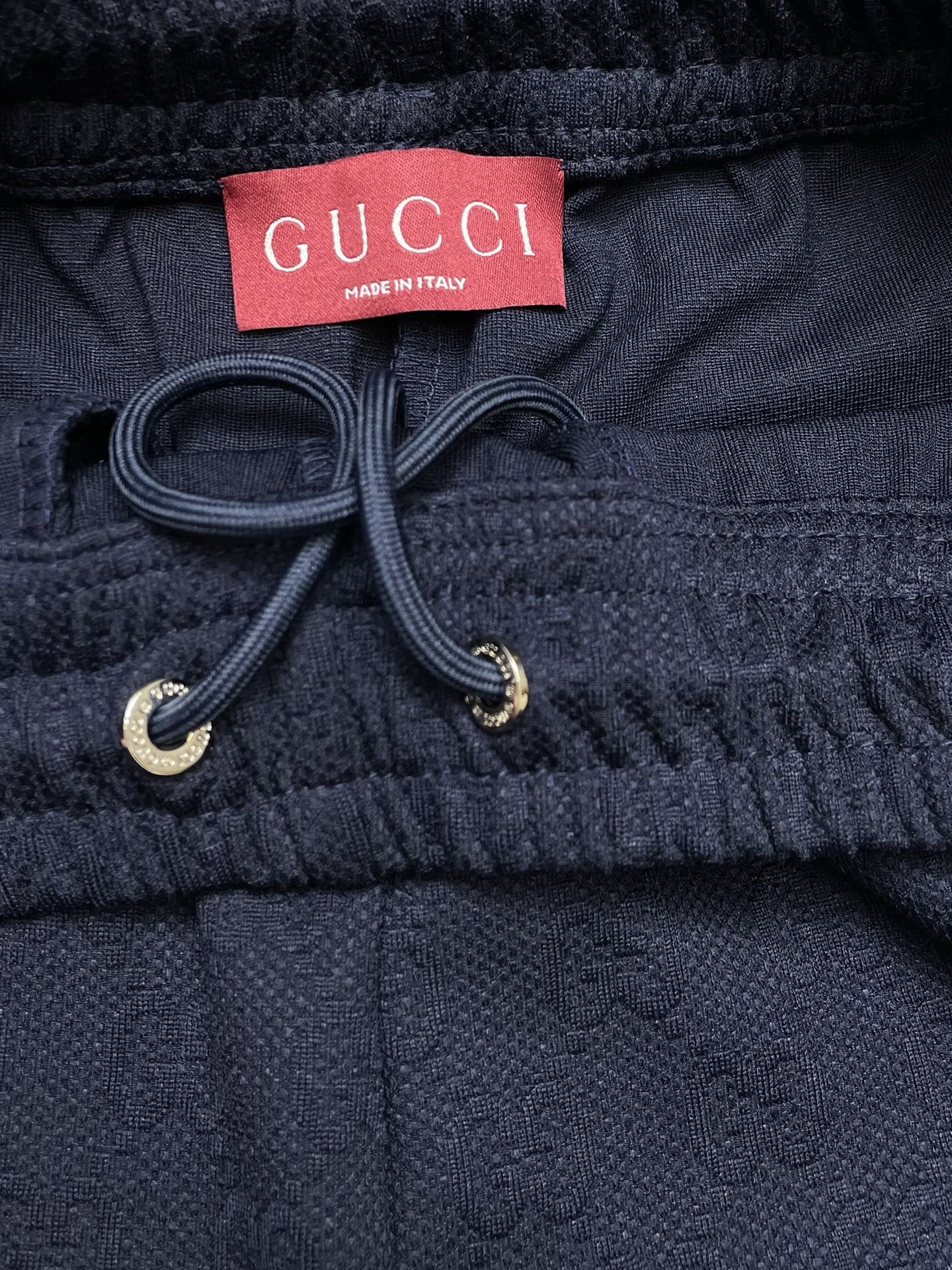 /套。Gucci古驰💥砸锅卖铁都要上的新款新款专柜同款休闲套装，高级感满满！细节精致高档，做工无可挑剔！