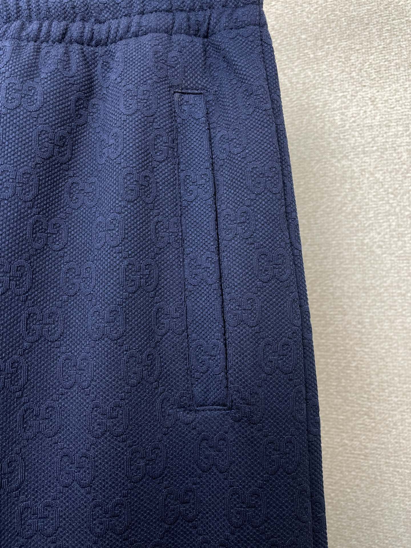 /套。Gucci古驰💥砸锅卖铁都要上的新款新款专柜同款休闲套装，高级感满满！细节精致高档，做工无可挑剔！