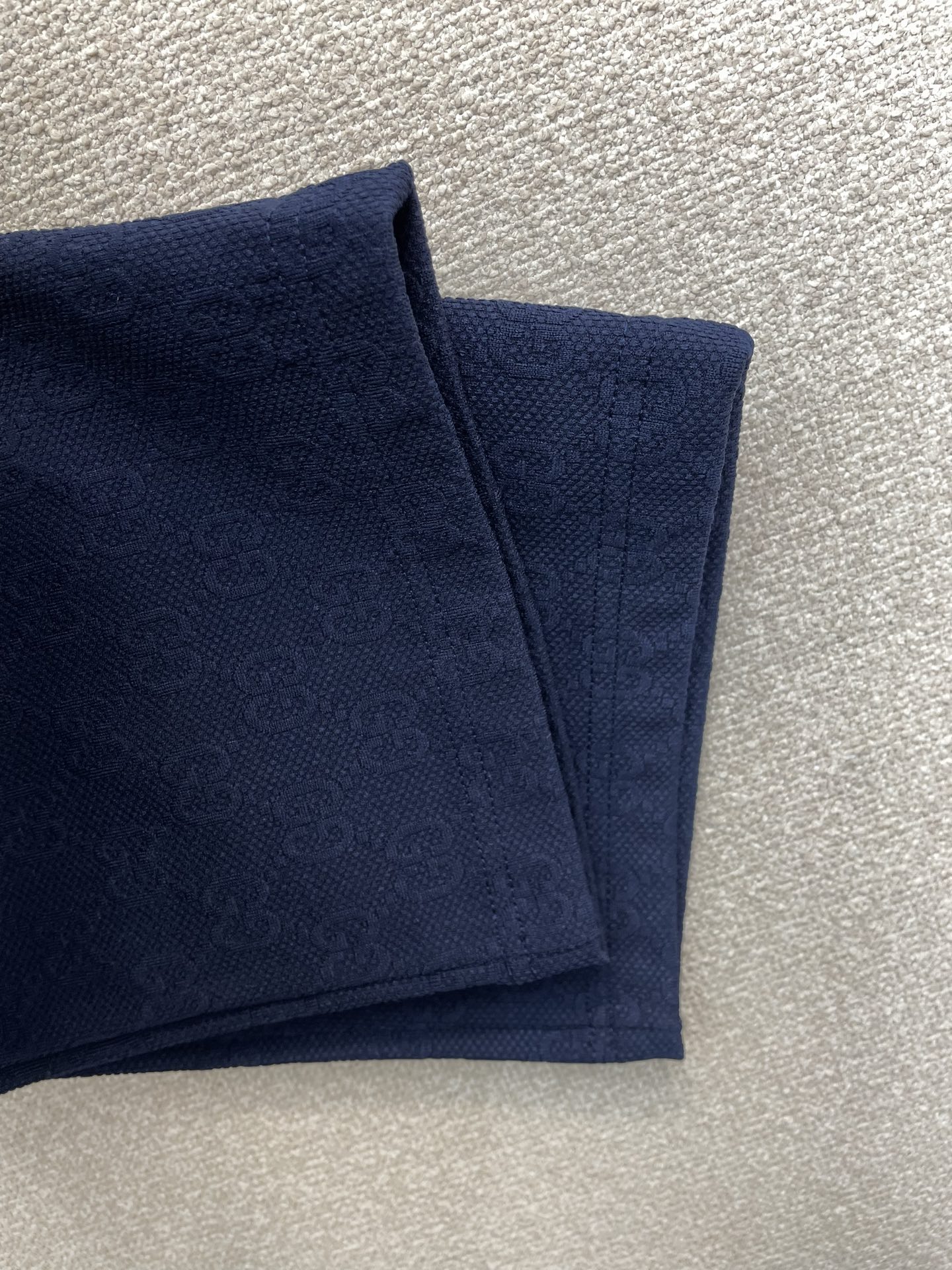 /套。Gucci古驰💥砸锅卖铁都要上的新款新款专柜同款休闲套装，高级感满满！细节精致高档，做工无可挑剔！