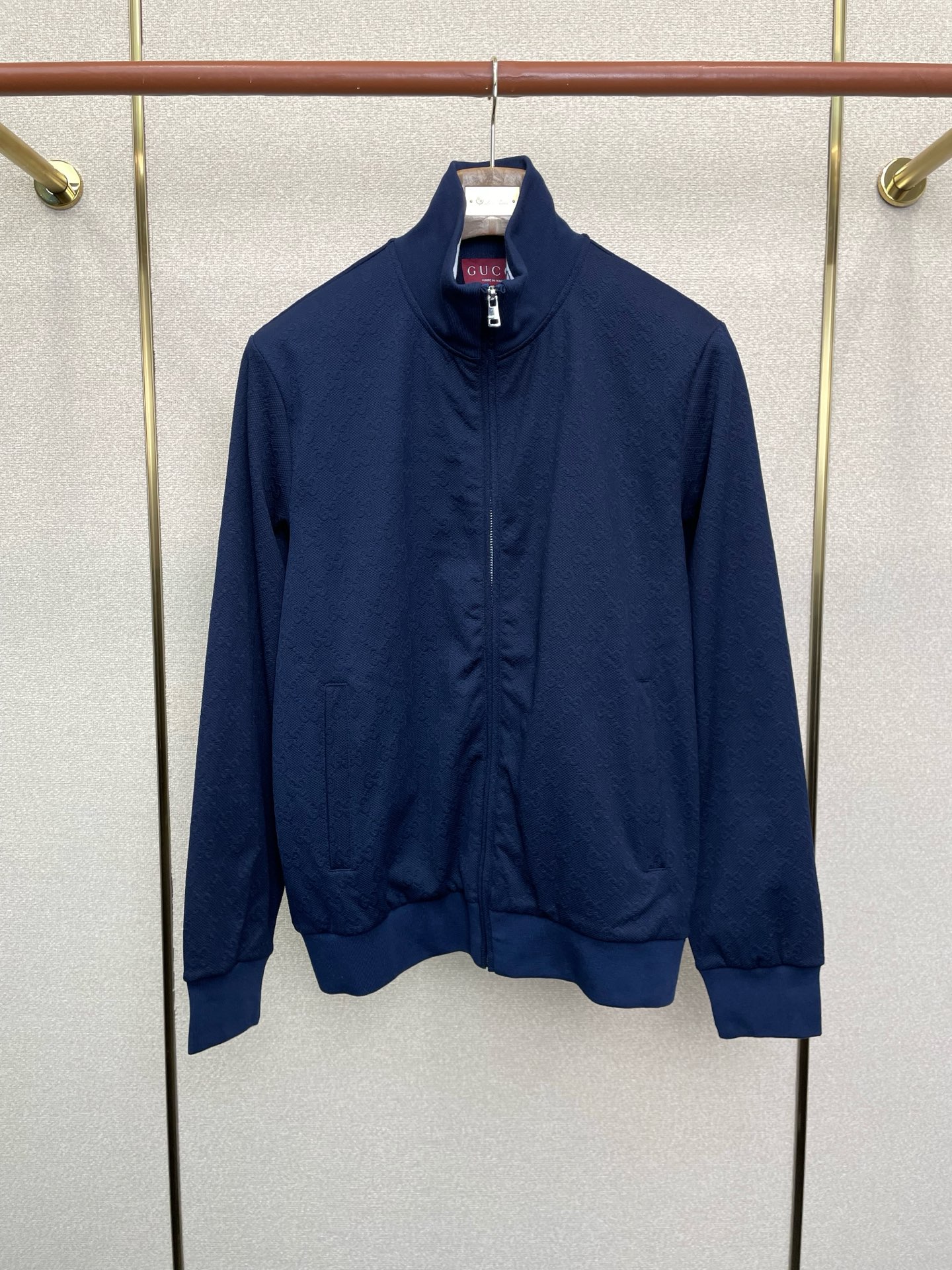 /套。Gucci古驰💥砸锅卖铁都要上的新款新款专柜同款休闲套装，高级感满满！细节精致高档，做工无可挑剔！