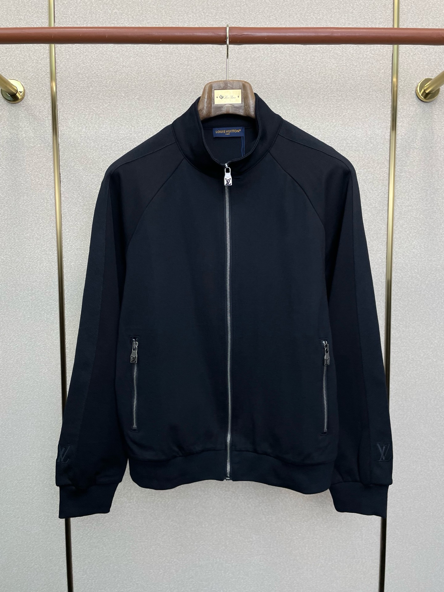 /套。Louis Vuitton路易威登💥砸锅卖铁都要上的新款新款专柜同款休闲套装，高级感满满！细节精致