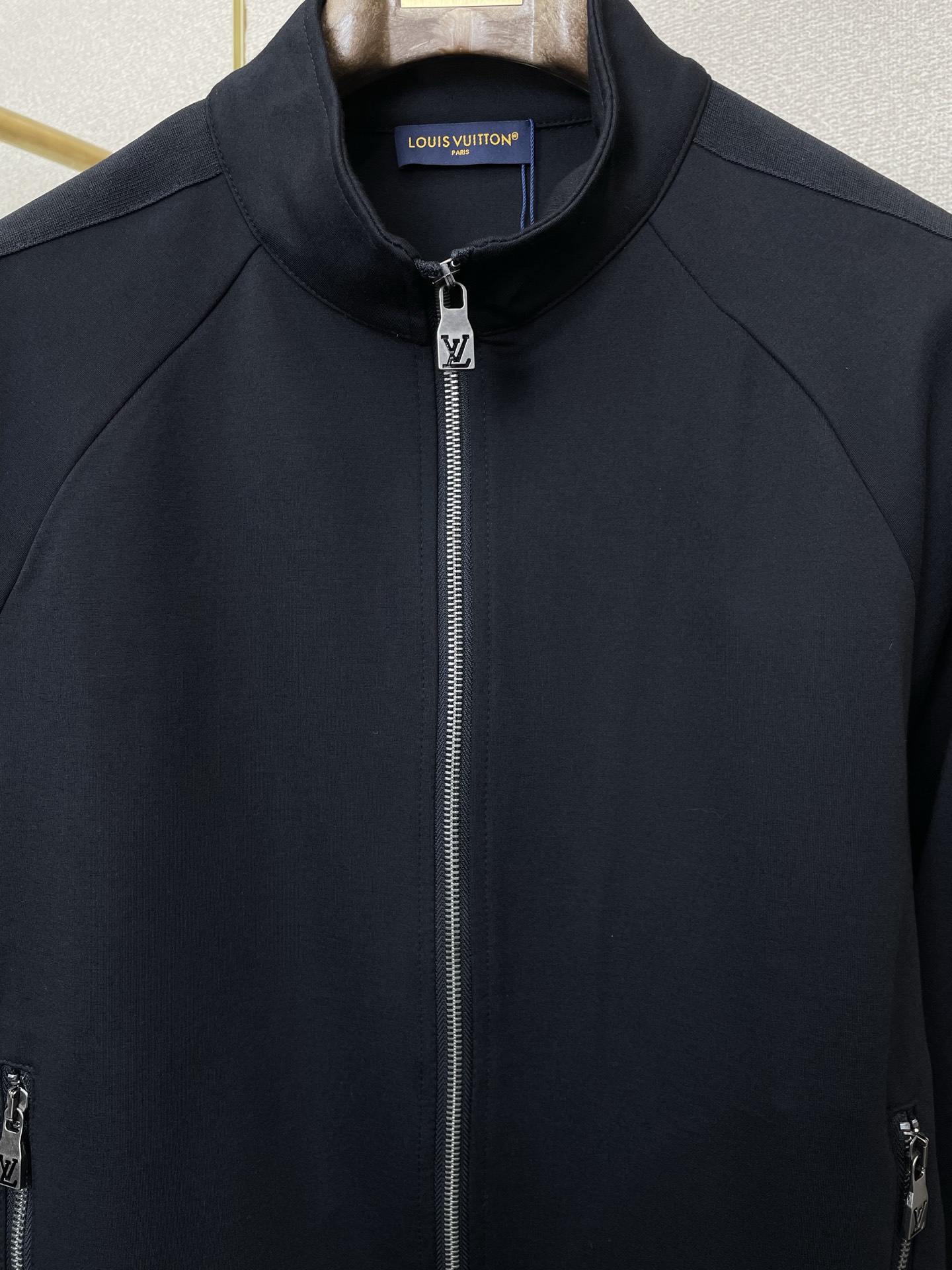 /套。Louis Vuitton路易威登💥砸锅卖铁都要上的新款新款专柜同款休闲套装，高级感满满！细节精致