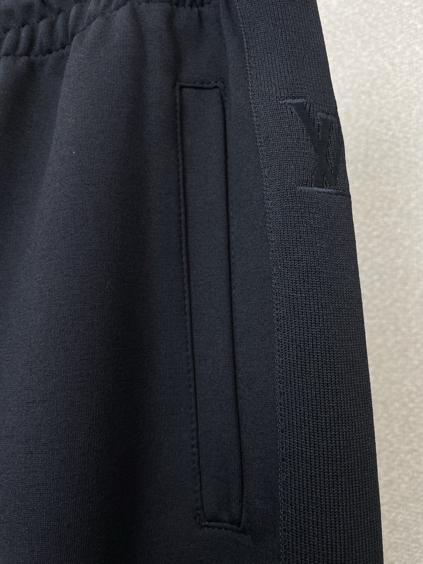 /套。Louis Vuitton路易威登💥砸锅卖铁都要上的新款新款专柜同款休闲套装，高级感满满！细节精致