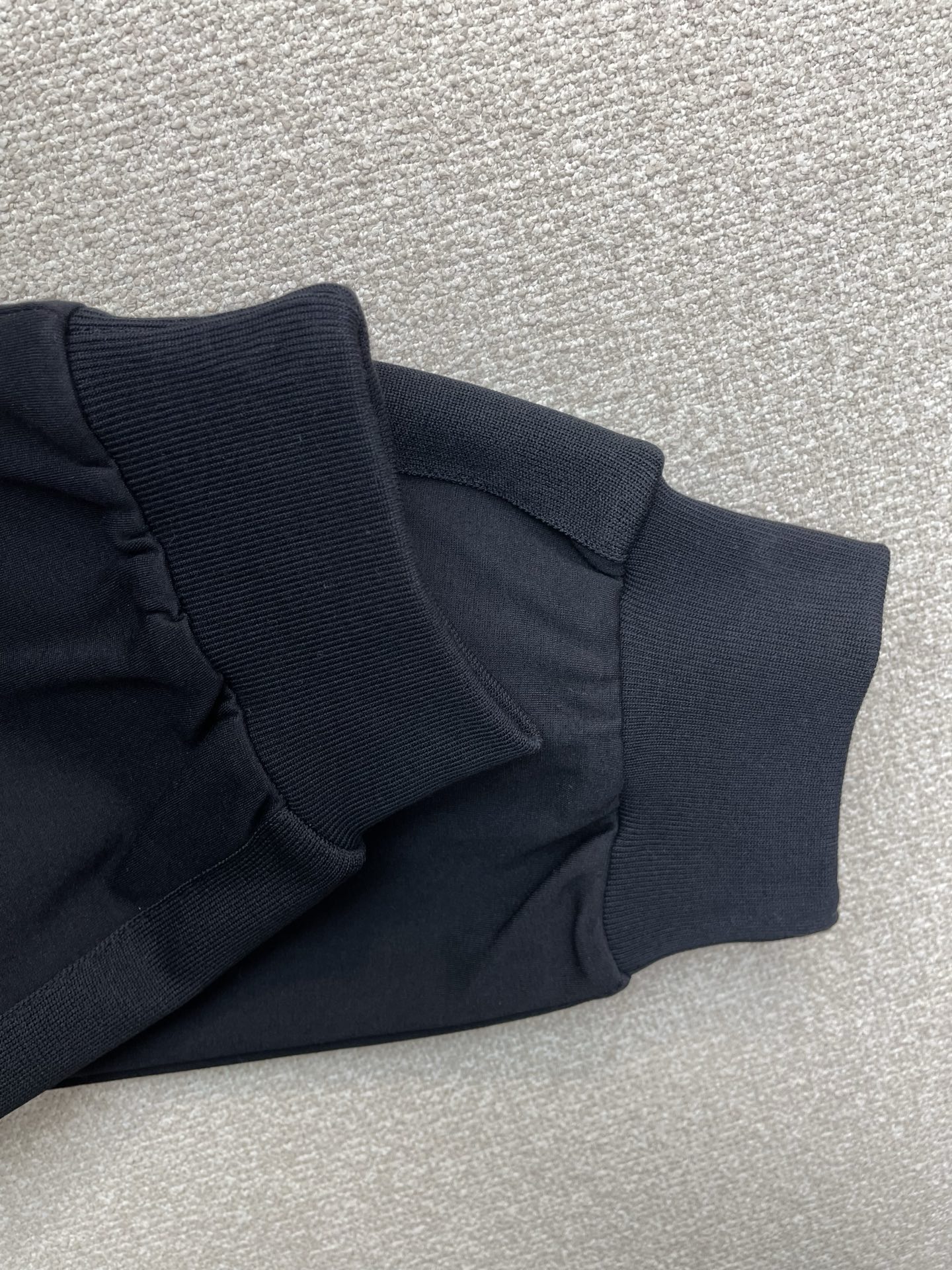 /套。Louis Vuitton路易威登💥砸锅卖铁都要上的新款新款专柜同款休闲套装，高级感满满！细节精致