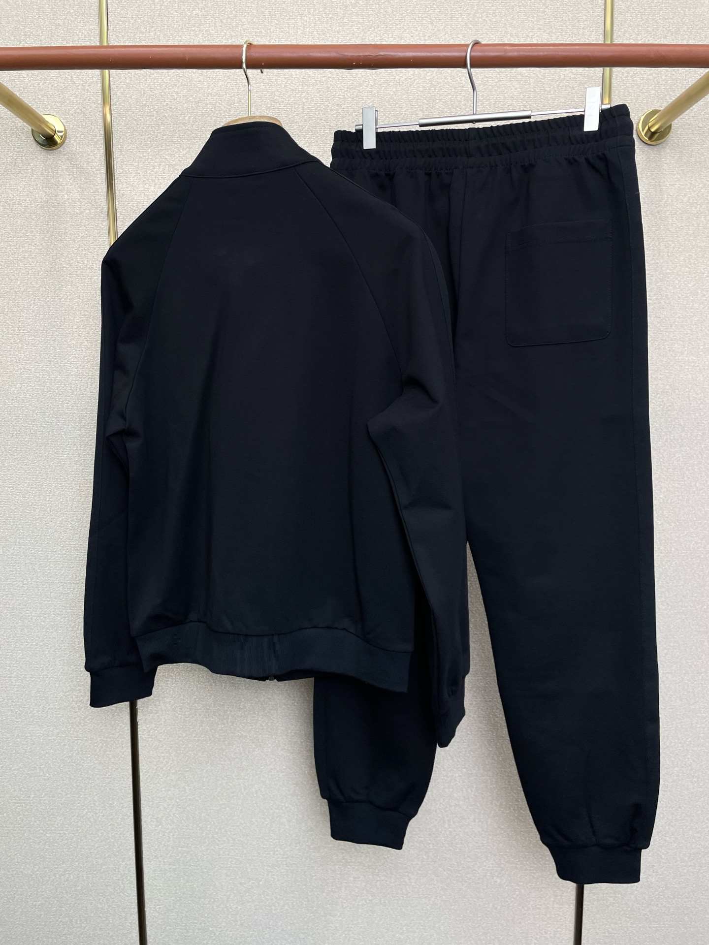 /套。Louis Vuitton路易威登💥砸锅卖铁都要上的新款新款专柜同款休闲套装，高级感满满！细节精致