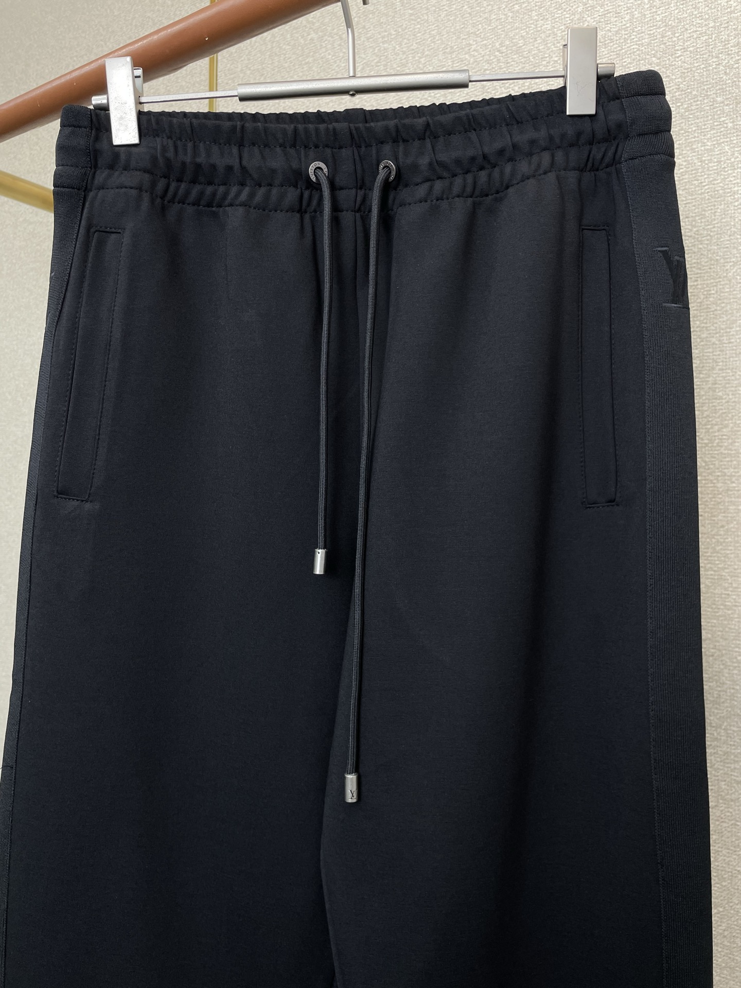 /套。Louis Vuitton路易威登💥砸锅卖铁都要上的新款新款专柜同款休闲套装，高级感满满！细节精致