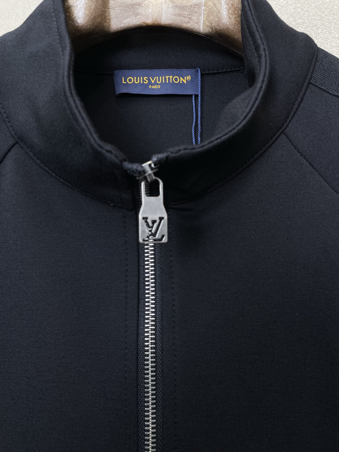 /套。Louis Vuitton路易威登💥砸锅卖铁都要上的新款新款专柜同款休闲套装，高级感满满！细节精致