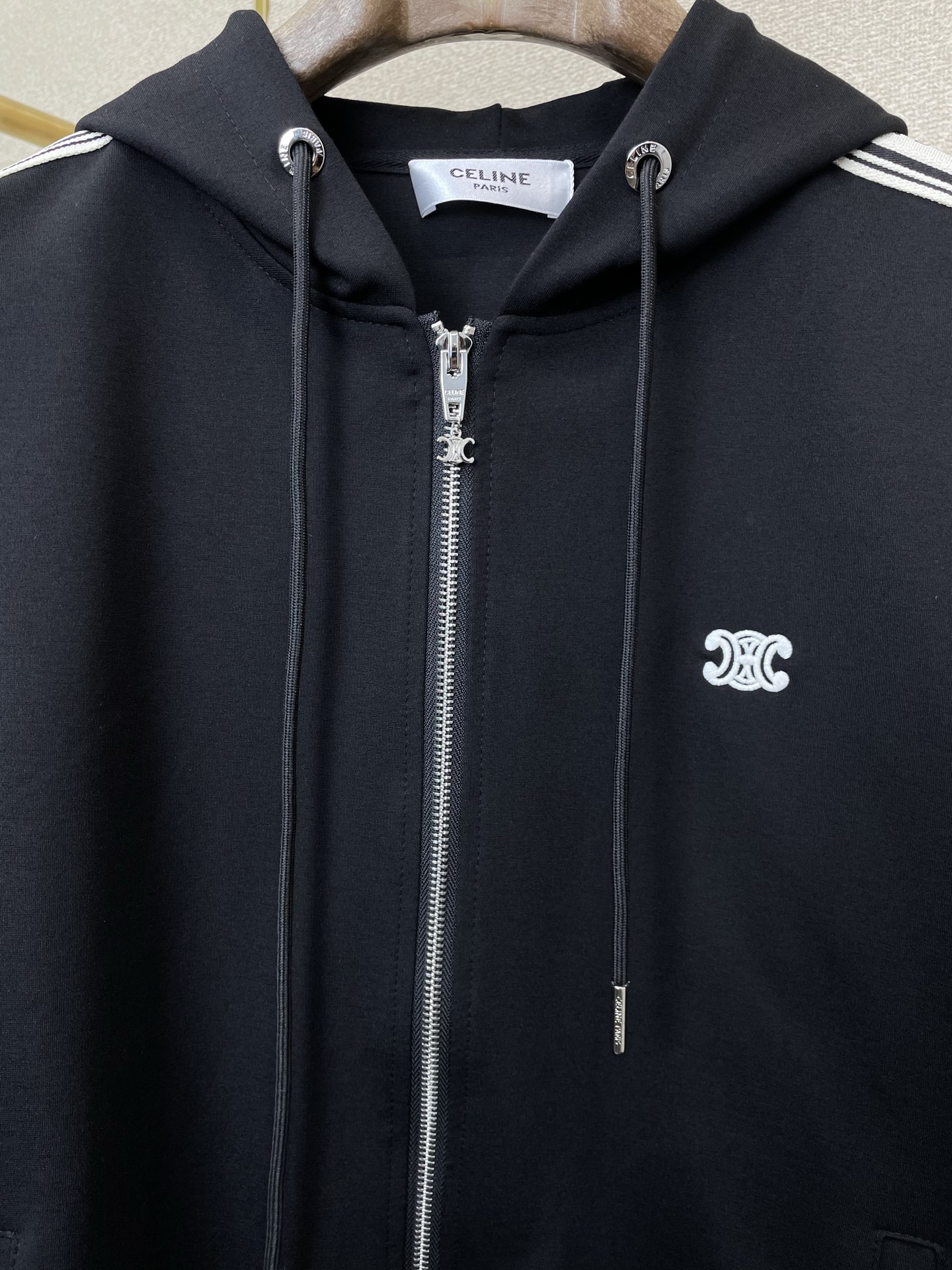 /套。CELINE赛琳💥砸锅卖铁都要上的新款新款专柜同款休闲套装，高级感满满！细节精致高档，做工无可挑剔