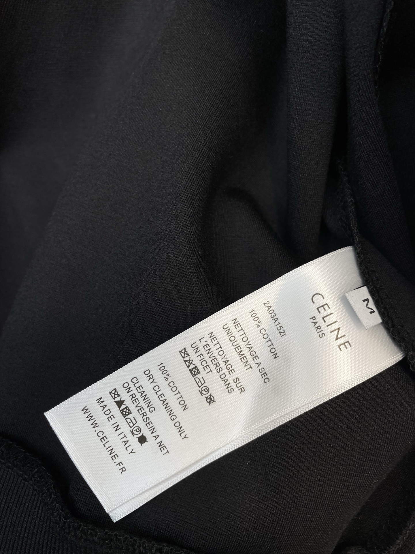 /套。CELINE赛琳💥砸锅卖铁都要上的新款新款专柜同款休闲套装，高级感满满！细节精致高档，做工无可挑剔