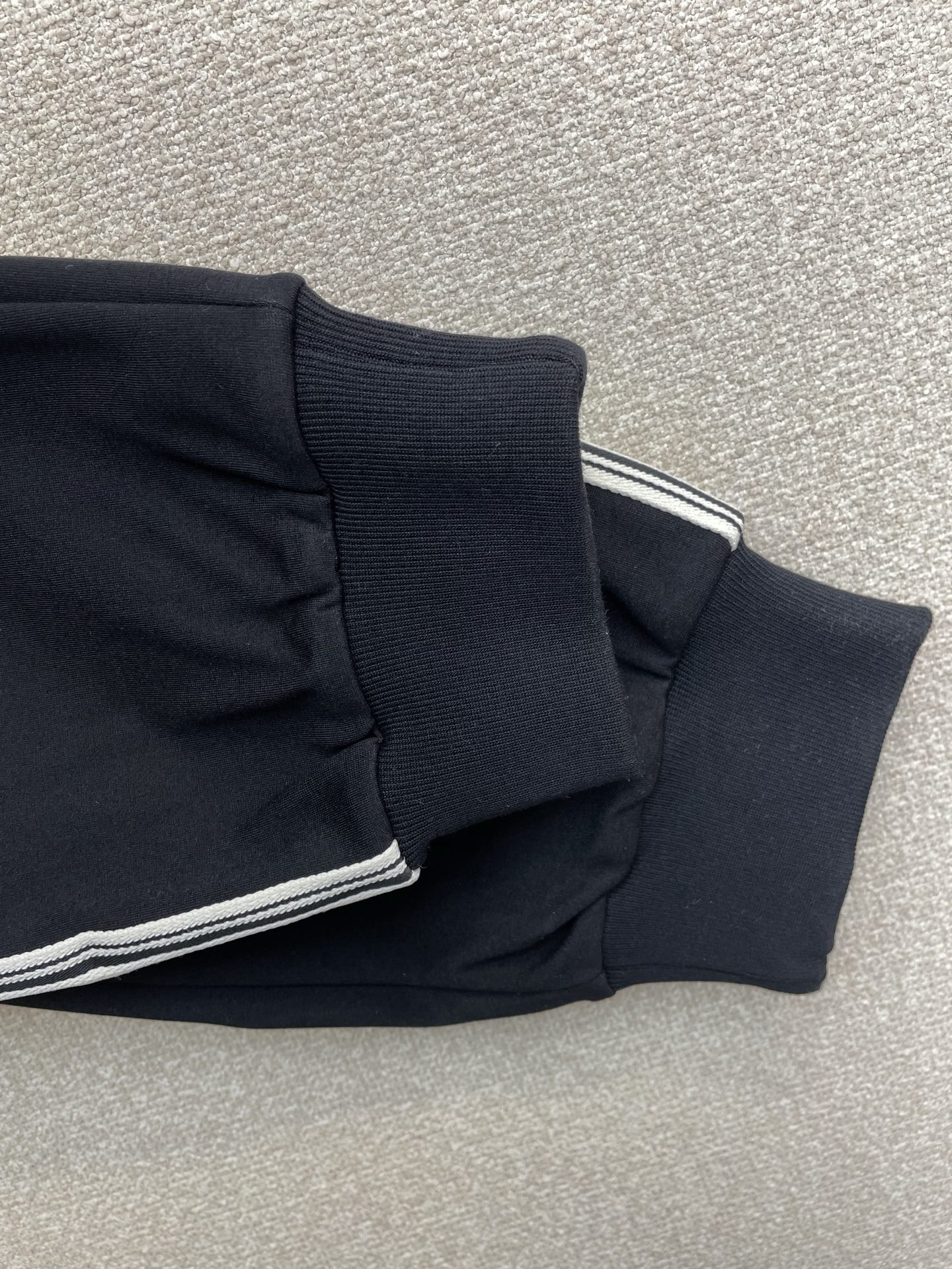 /套。CELINE赛琳💥砸锅卖铁都要上的新款新款专柜同款休闲套装，高级感满满！细节精致高档，做工无可挑剔