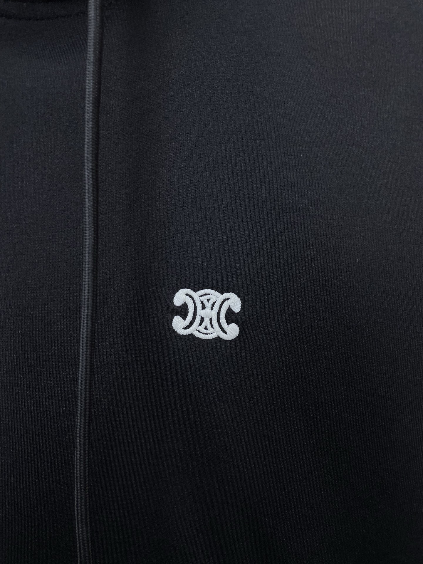 /套。CELINE赛琳💥砸锅卖铁都要上的新款新款专柜同款休闲套装，高级感满满！细节精致高档，做工无可挑剔