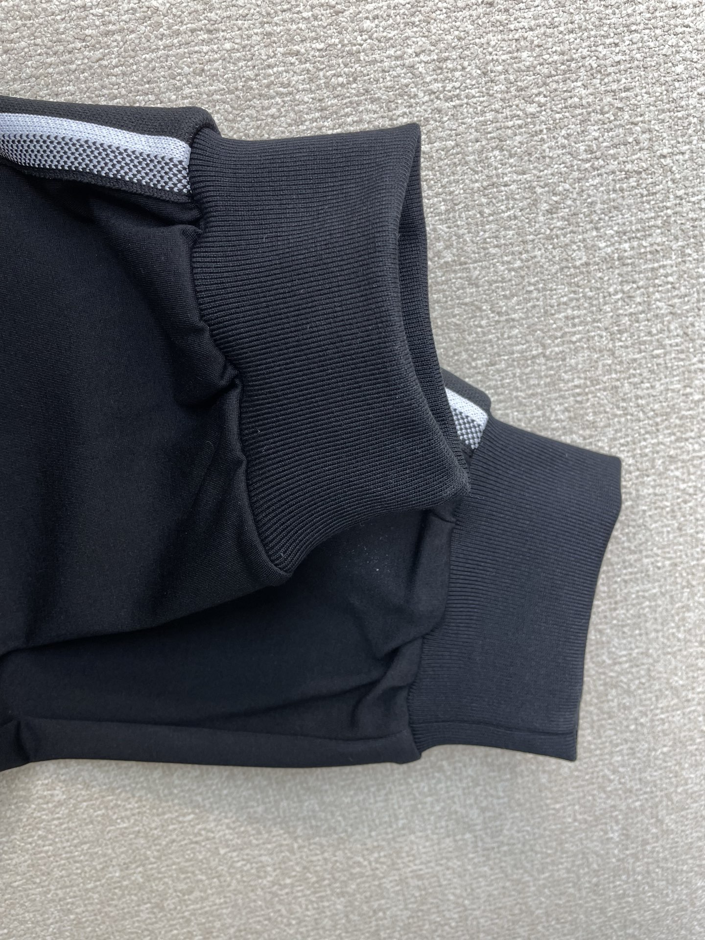 /套。Prada普拉达💥砸锅卖铁都要上的新款新款专柜同款休闲套装，高级感满满！细节精致高档，做工无可挑剔