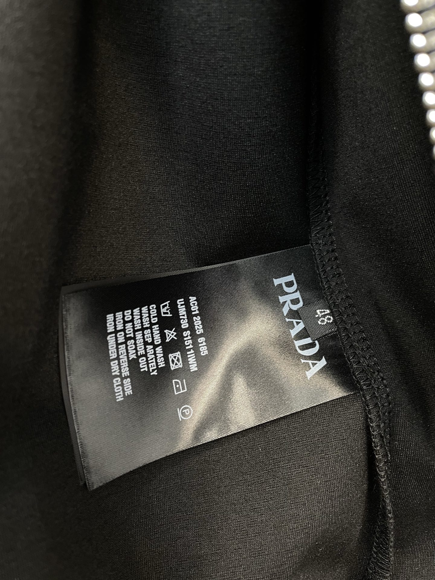 /套。Prada普拉达💥砸锅卖铁都要上的新款新款专柜同款休闲套装，高级感满满！细节精致高档，做工无可挑剔