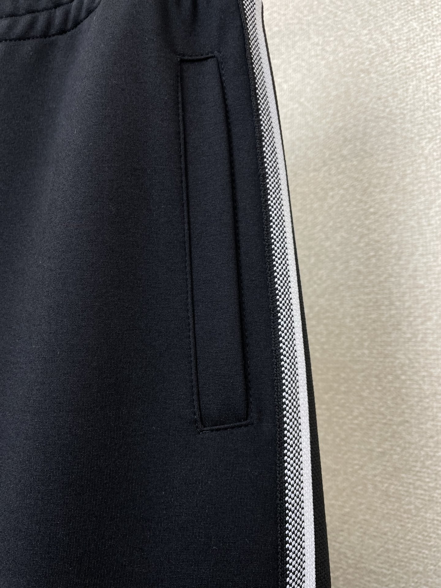 /套。Prada普拉达💥砸锅卖铁都要上的新款新款专柜同款休闲套装，高级感满满！细节精致高档，做工无可挑剔