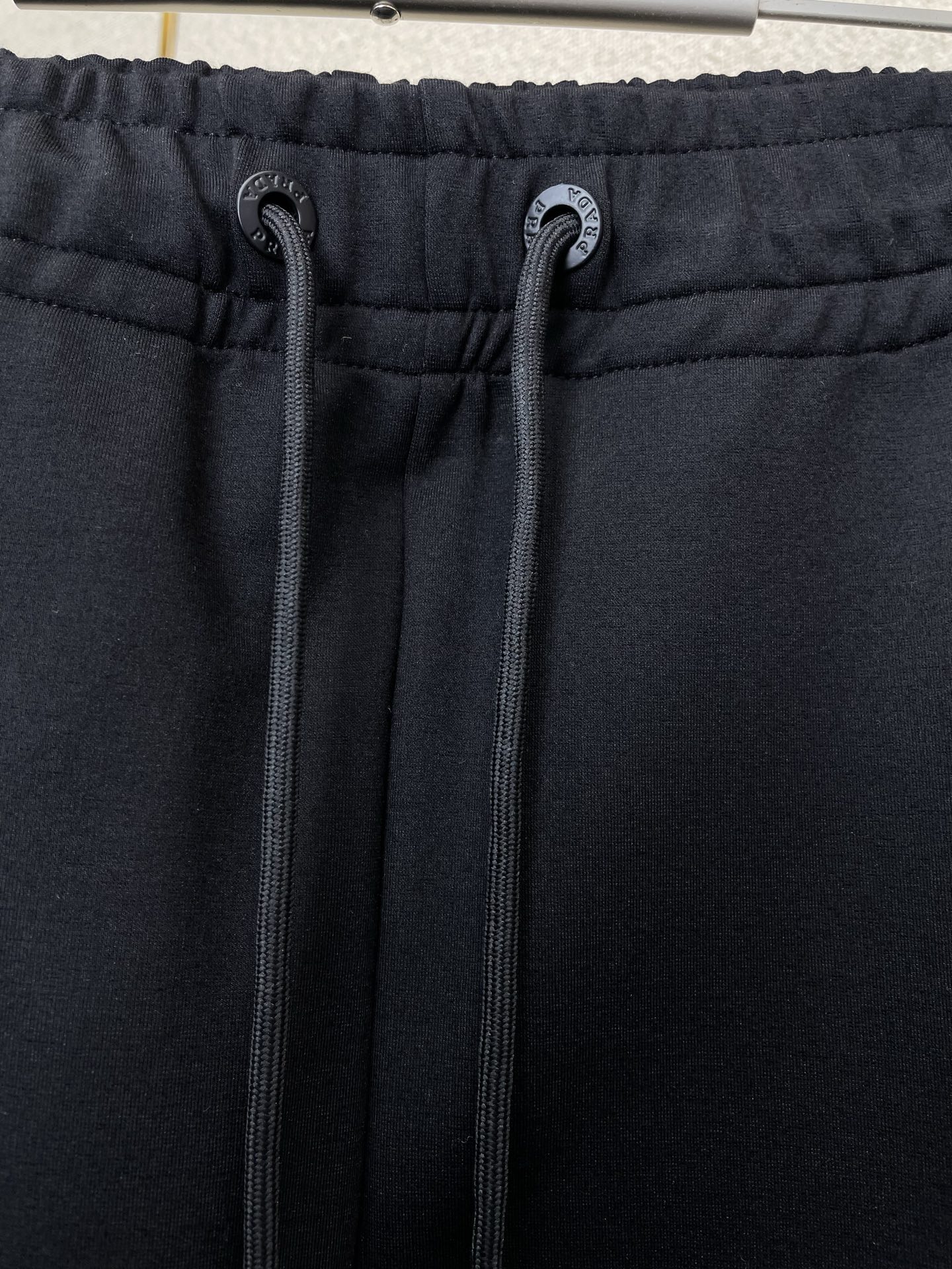 /套。Prada普拉达💥砸锅卖铁都要上的新款新款专柜同款休闲套装，高级感满满！细节精致高档，做工无可挑剔