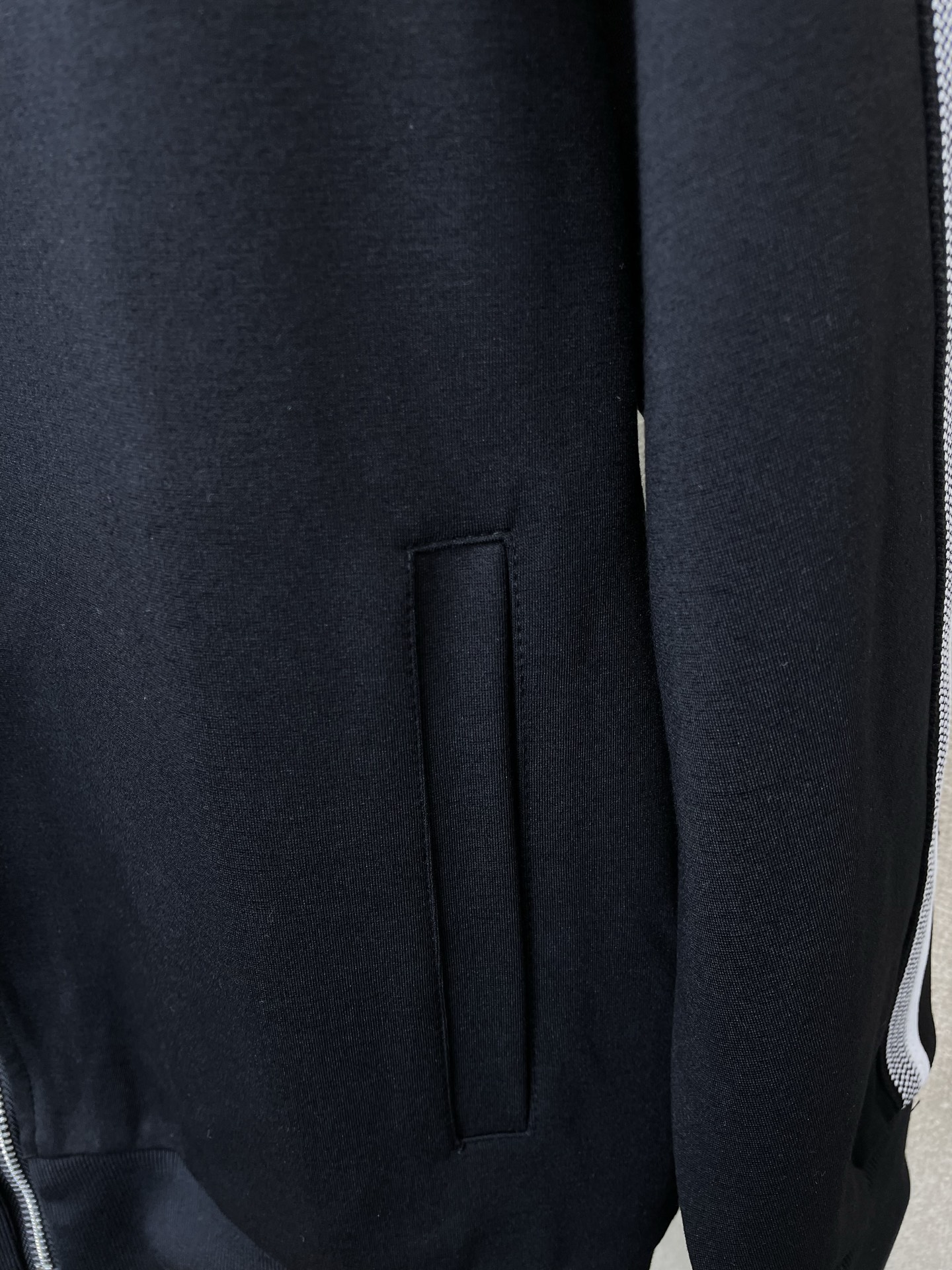 /套。Prada普拉达💥砸锅卖铁都要上的新款新款专柜同款休闲套装，高级感满满！细节精致高档，做工无可挑剔