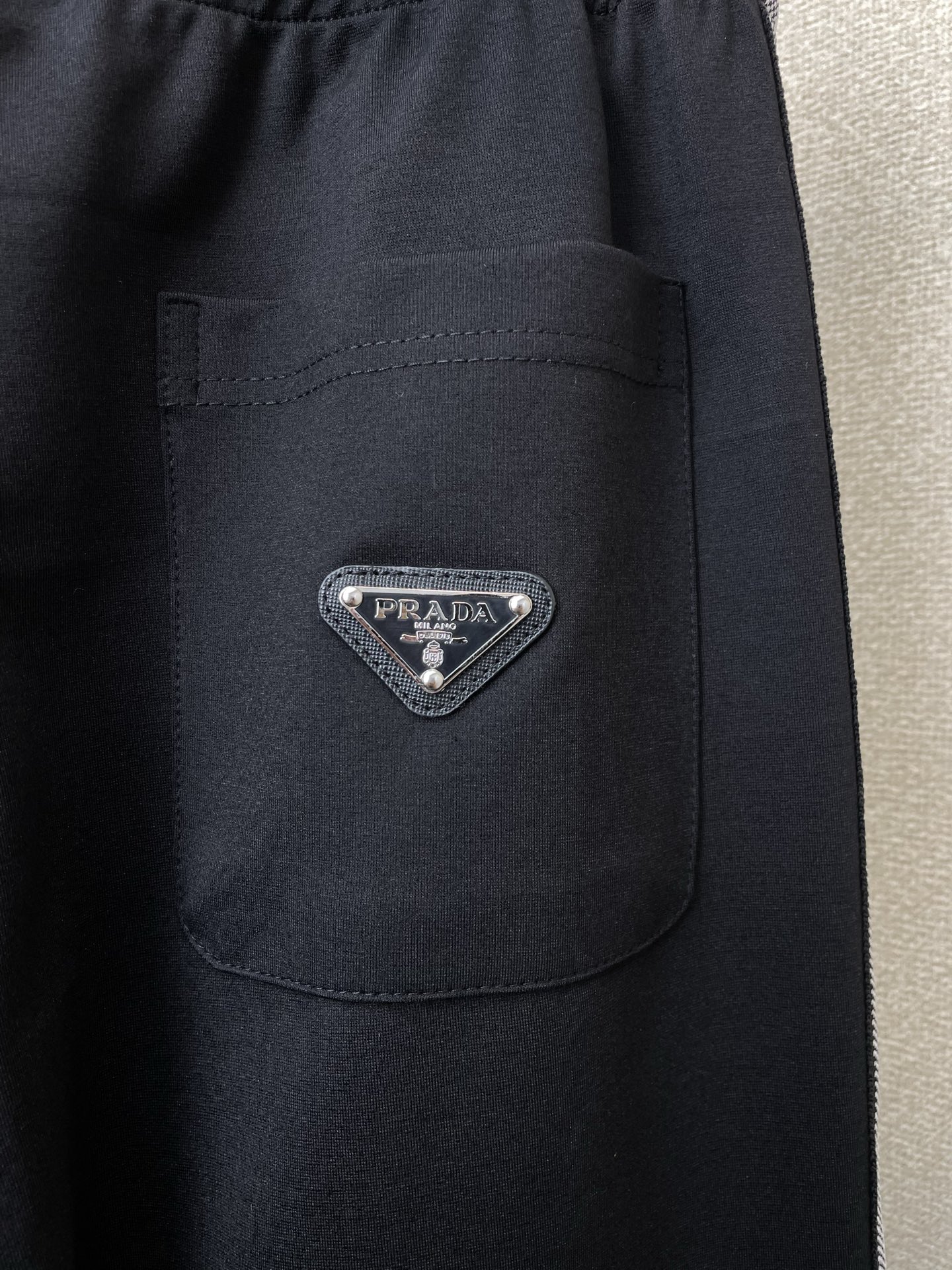 /套。Prada普拉达💥砸锅卖铁都要上的新款新款专柜同款休闲套装，高级感满满！细节精致高档，做工无可挑剔